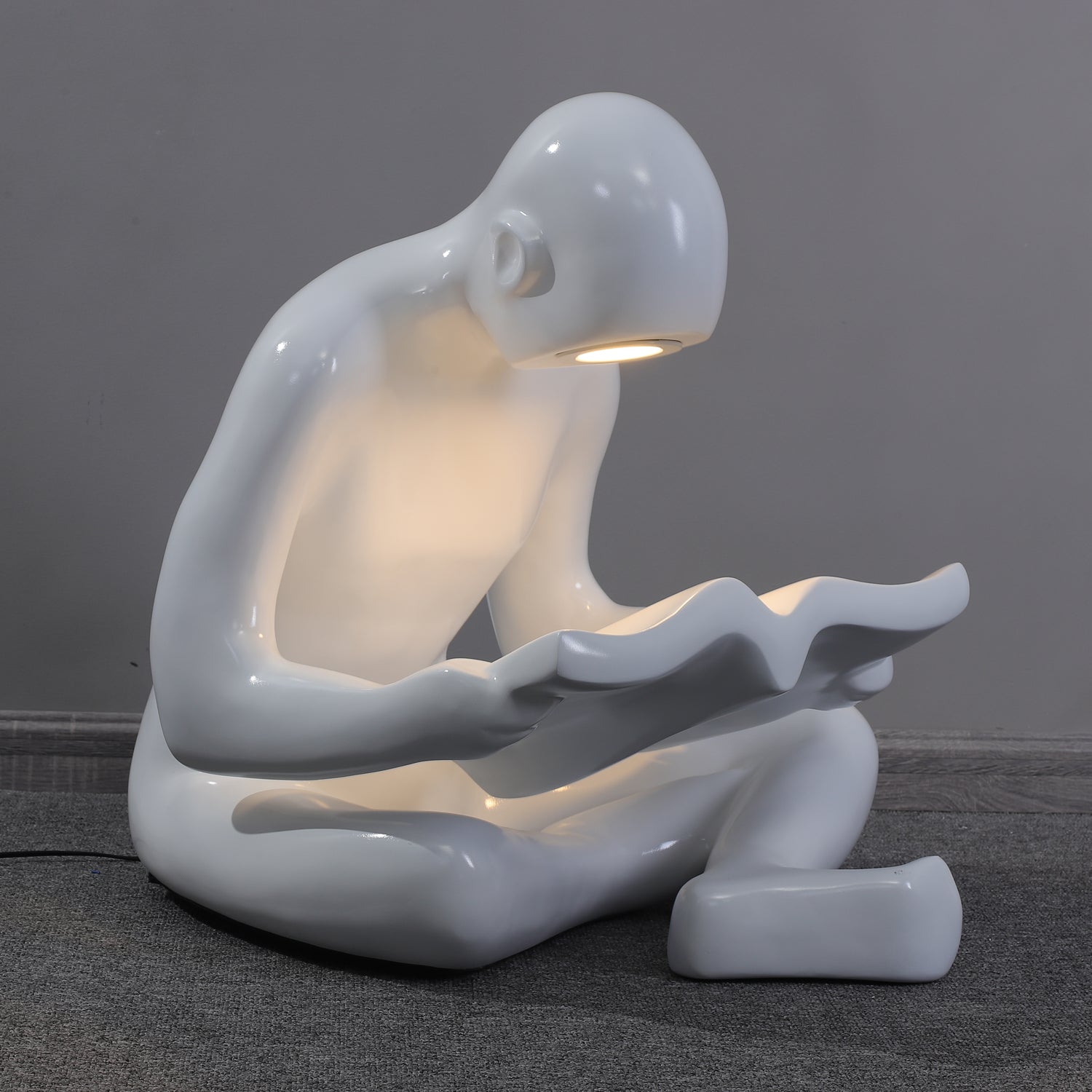 Terielia Reader Sculpture Table Lamp