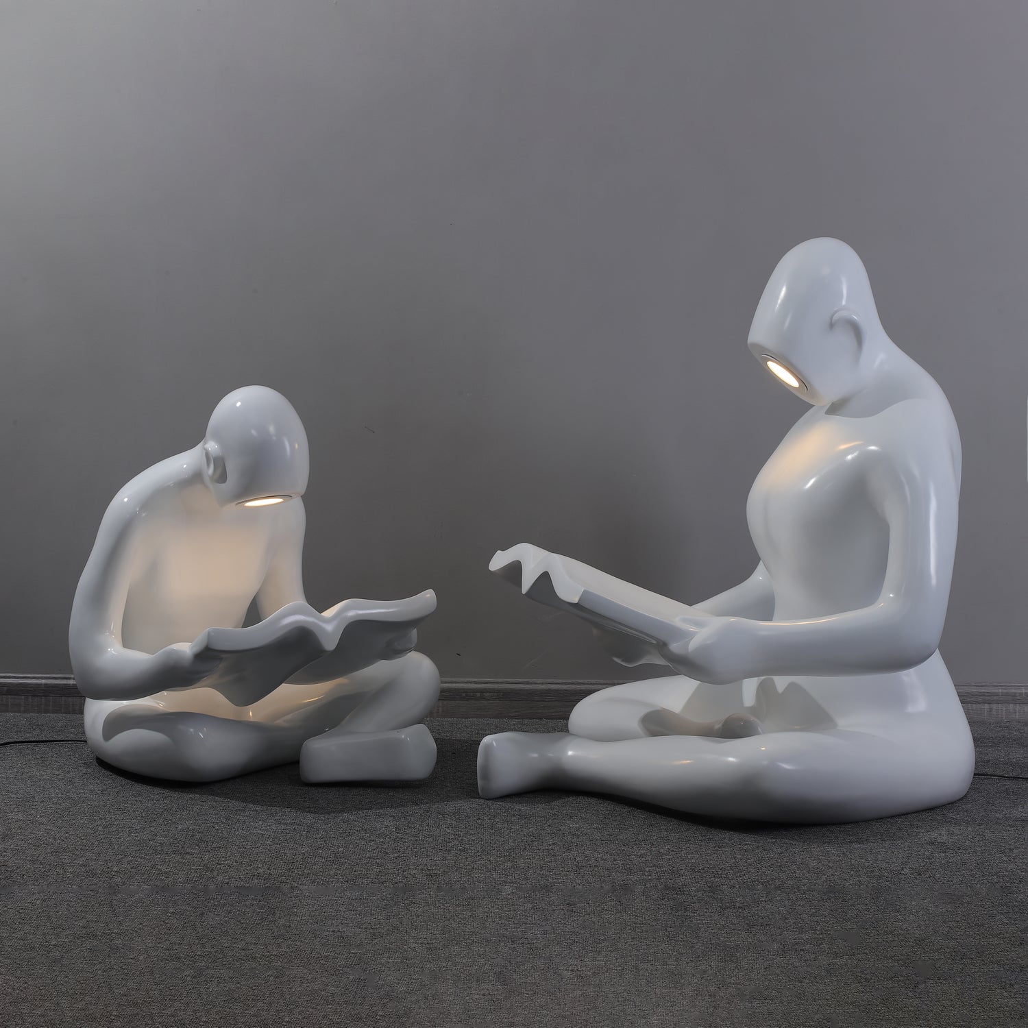 Terielia Reader Sculpture Table Lamp