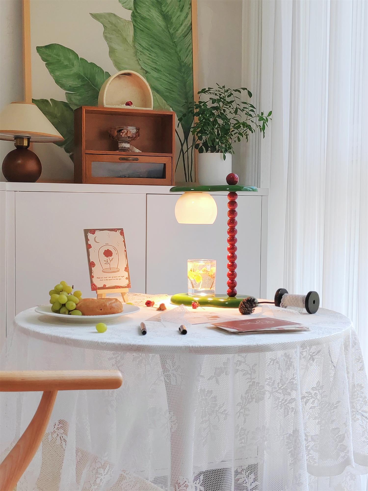 Viloce Resin Traditional Table Lamp