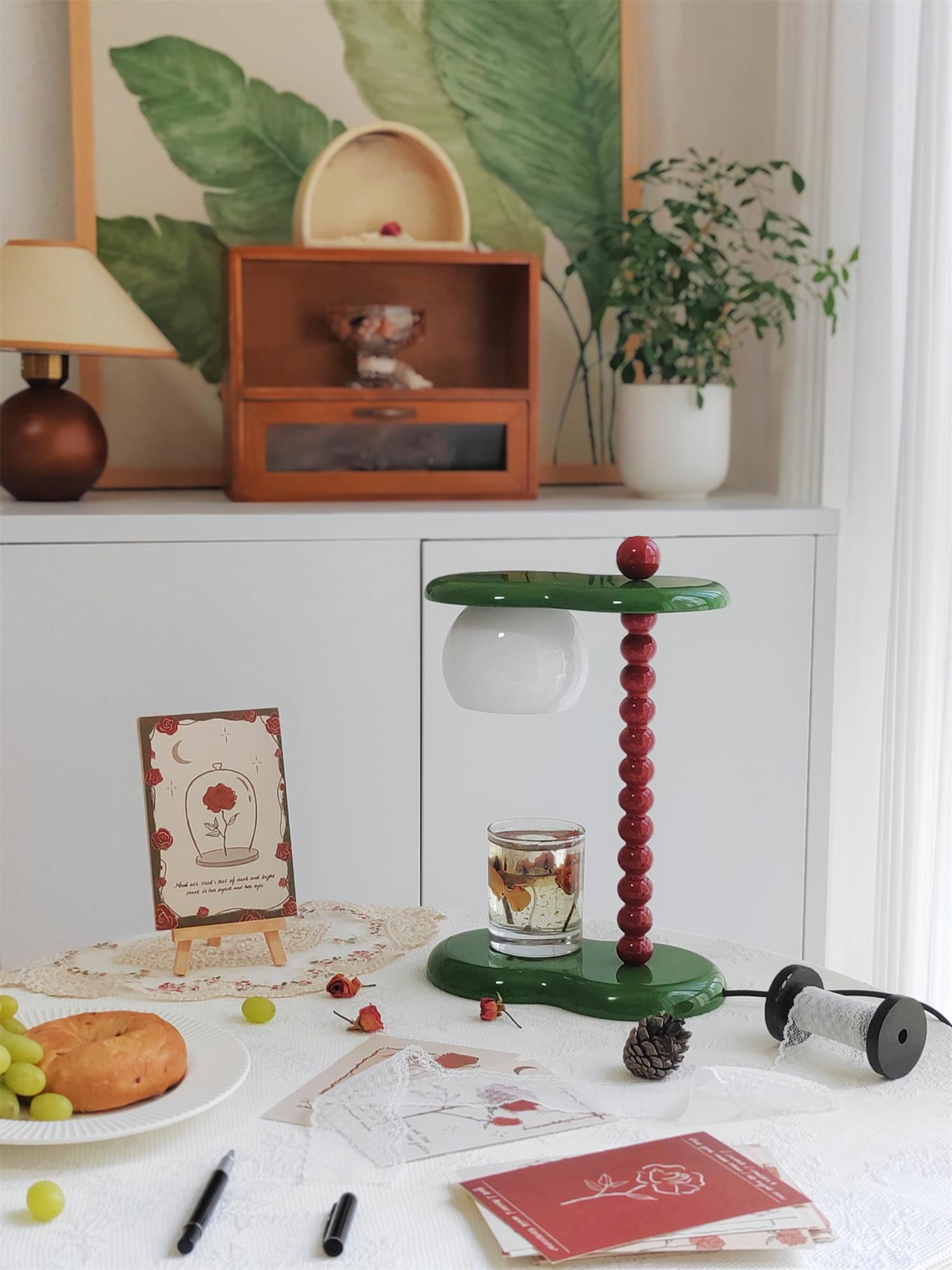 Viloce Resin Traditional Table Lamp