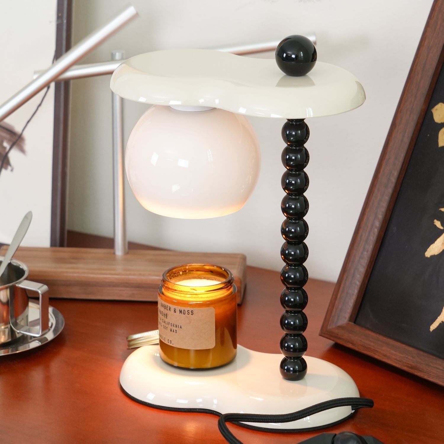 Viloce Resin Traditional Table Lamp
