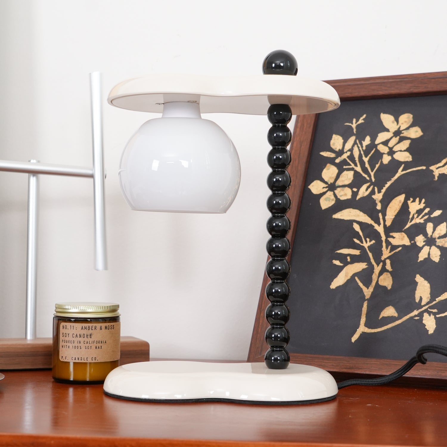 Viloce Resin Traditional Table Lamp