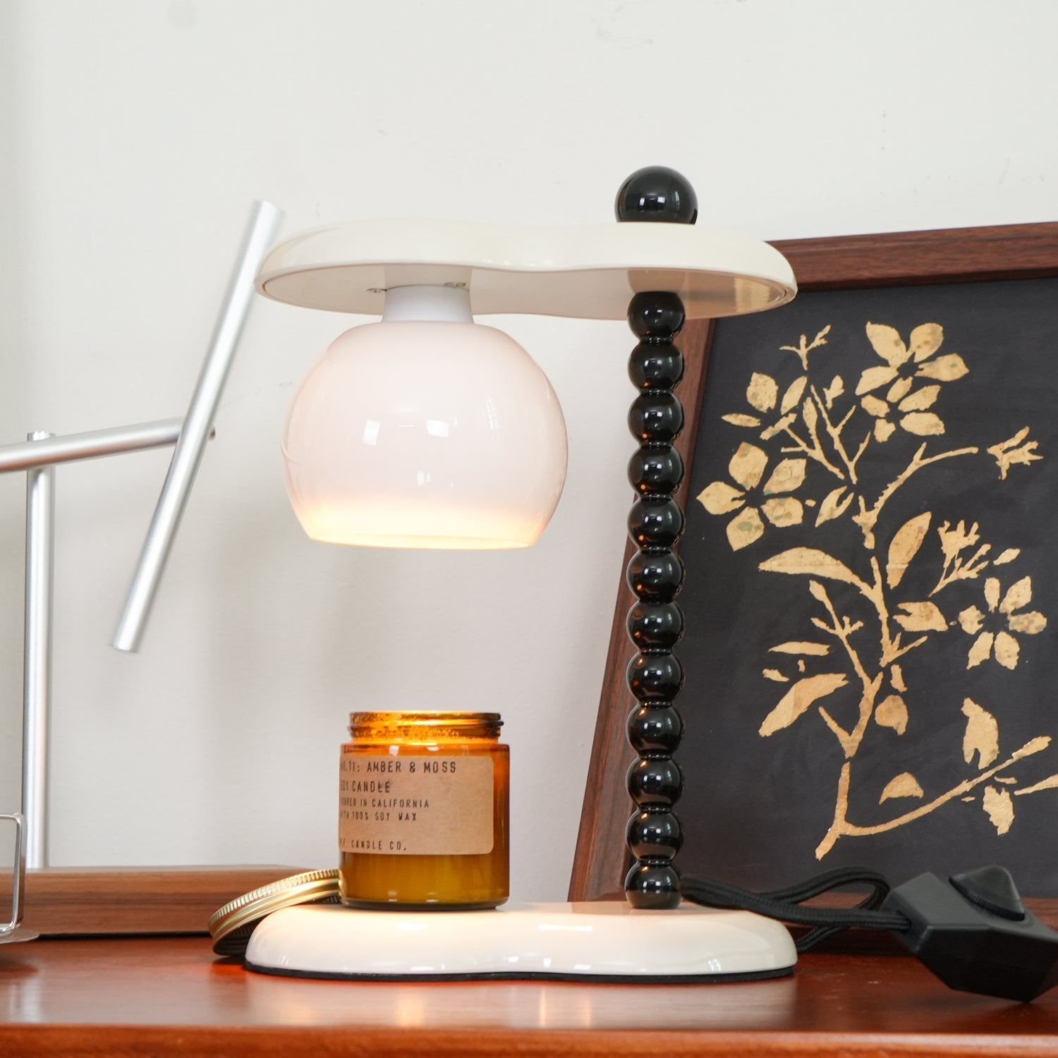 Viloce Resin Traditional Table Lamp
