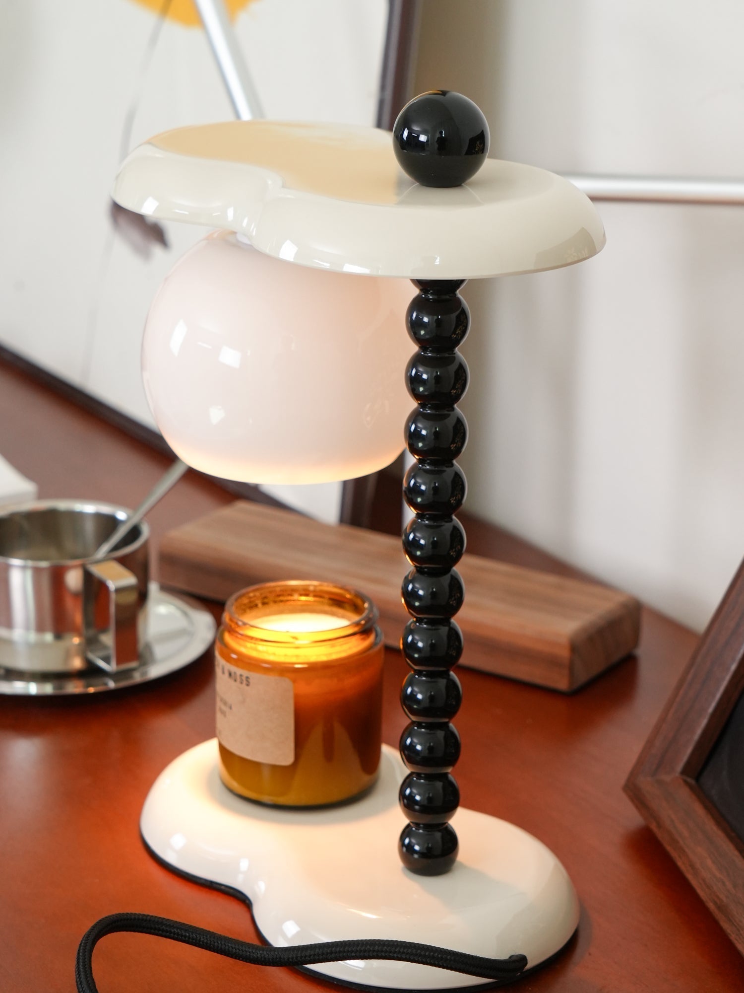 Viloce Resin Traditional Table Lamp