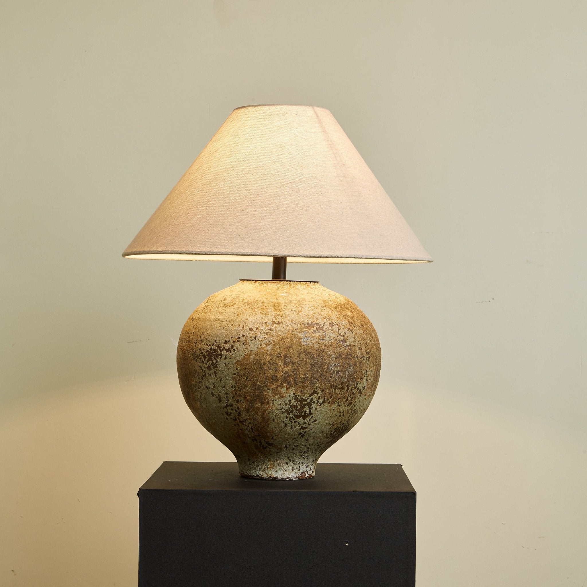 Lirys Modern Ceramics Table Lamp