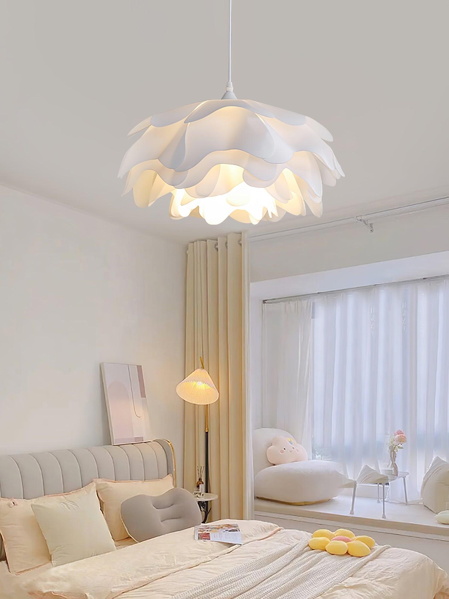 Niv Floral Pendant Lamp
