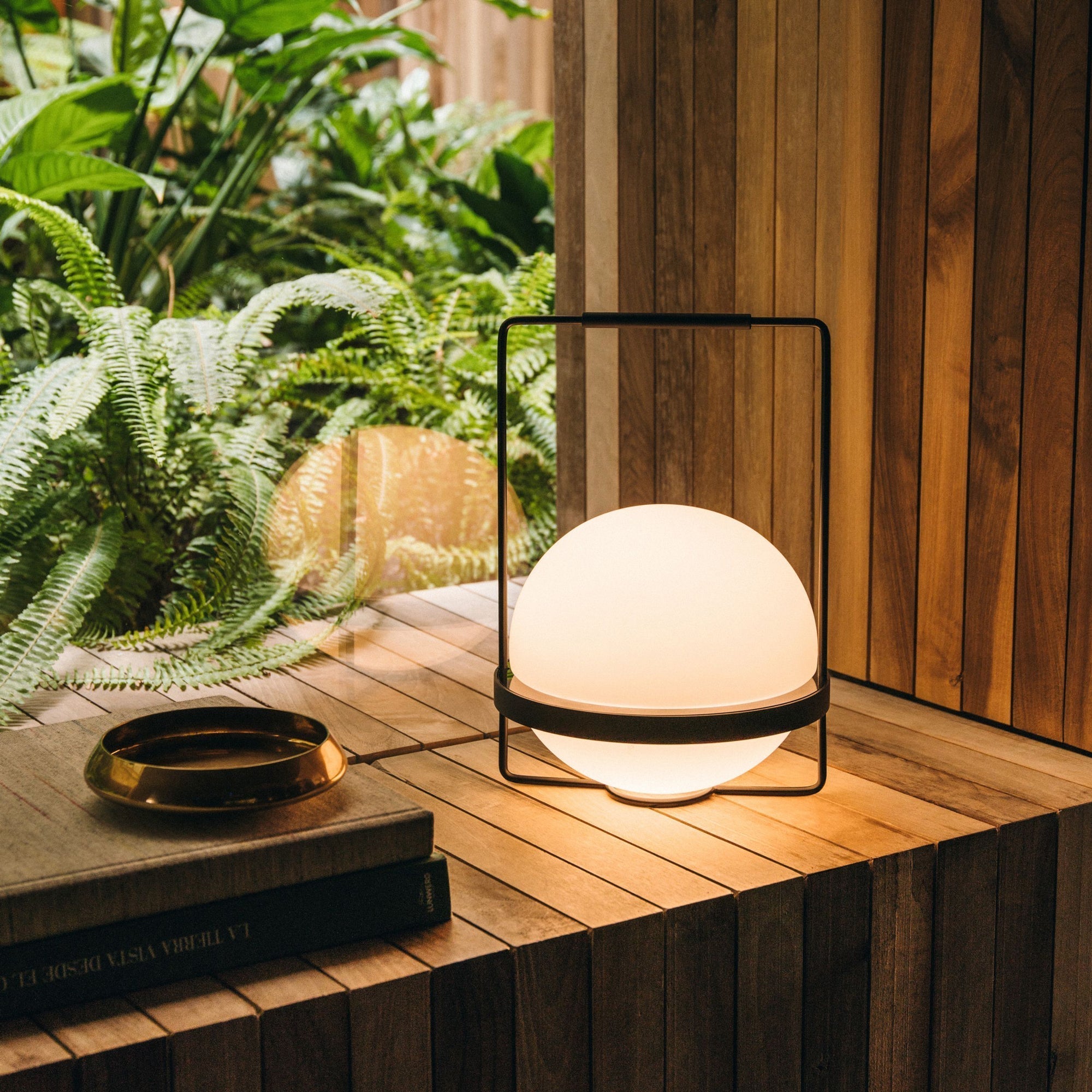 Avenalelia Contemporary Table Lamp