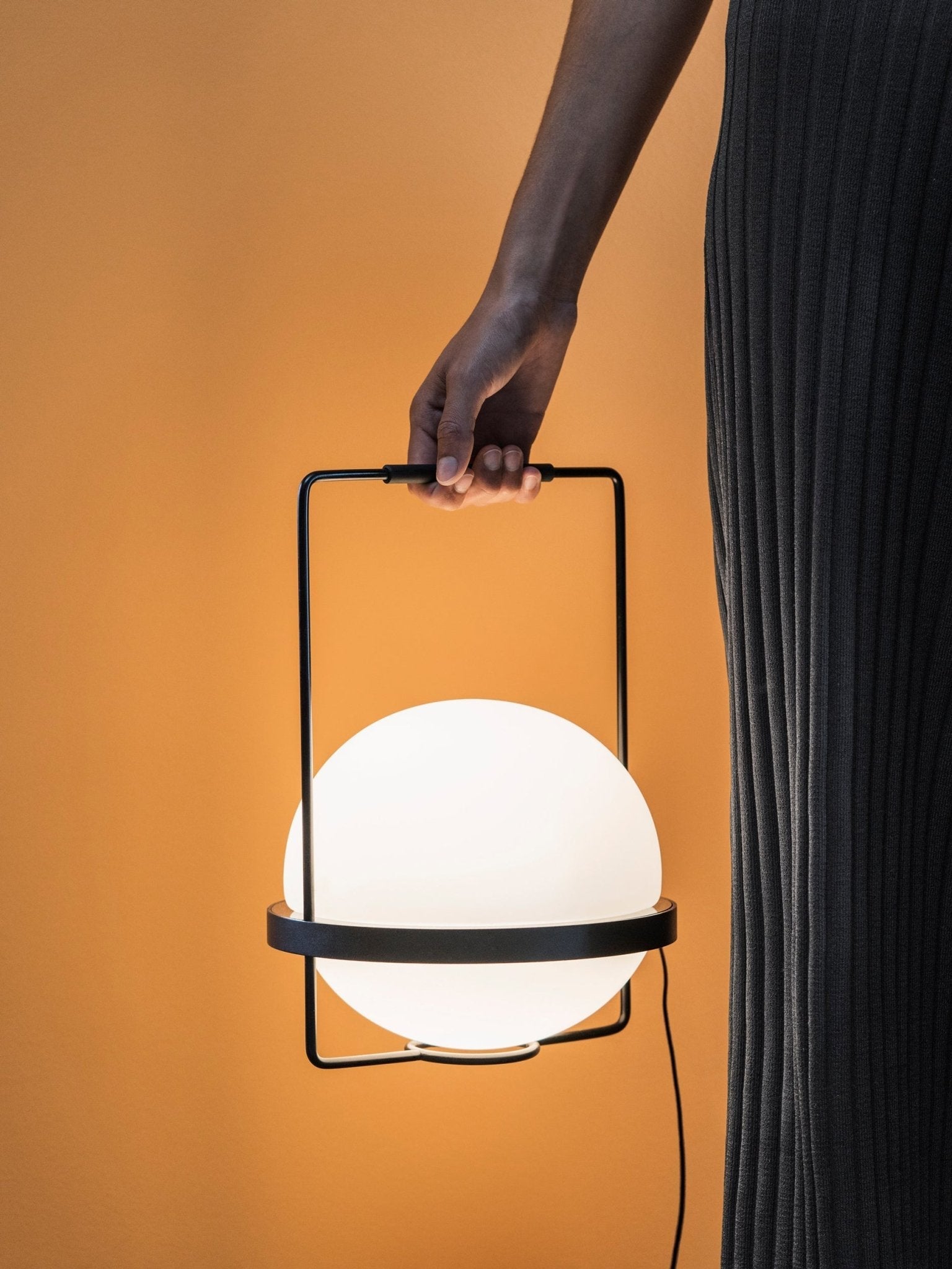 Avenalelia Contemporary Table Lamp