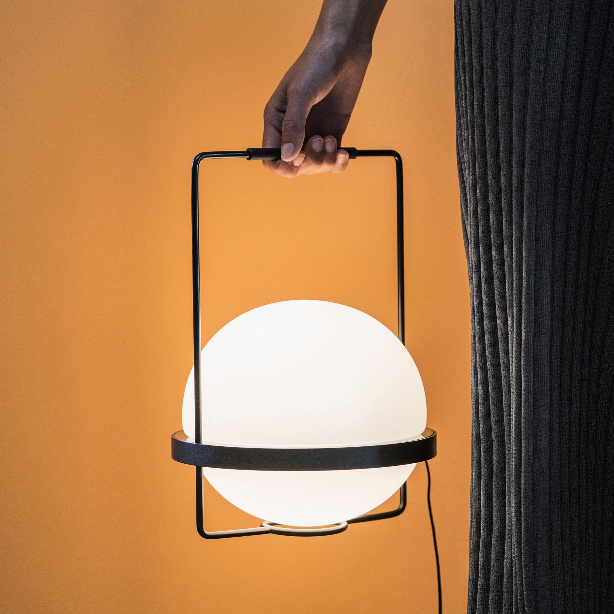 Avenalelia Contemporary Table Lamp
