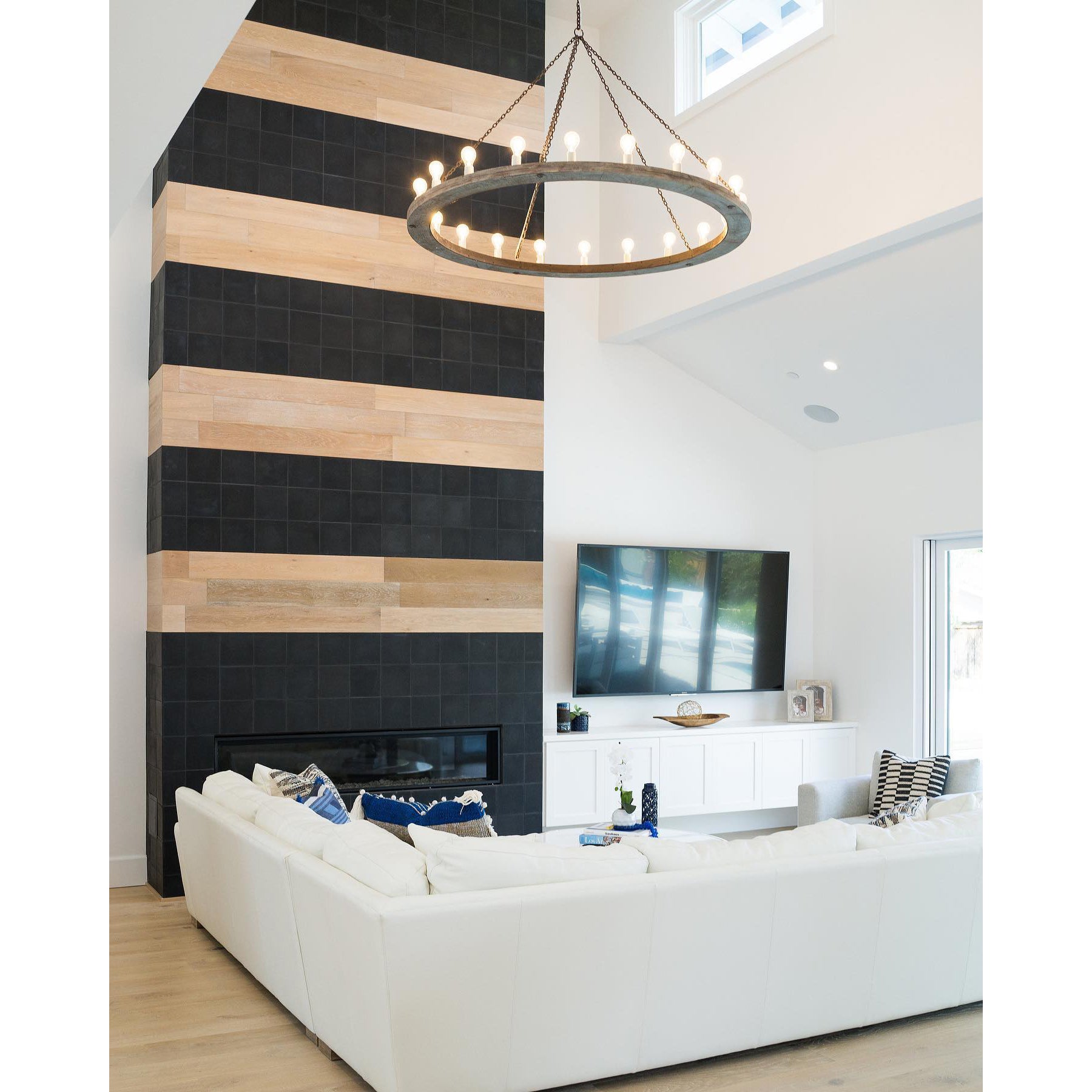 Rinorena Wood Chandelier