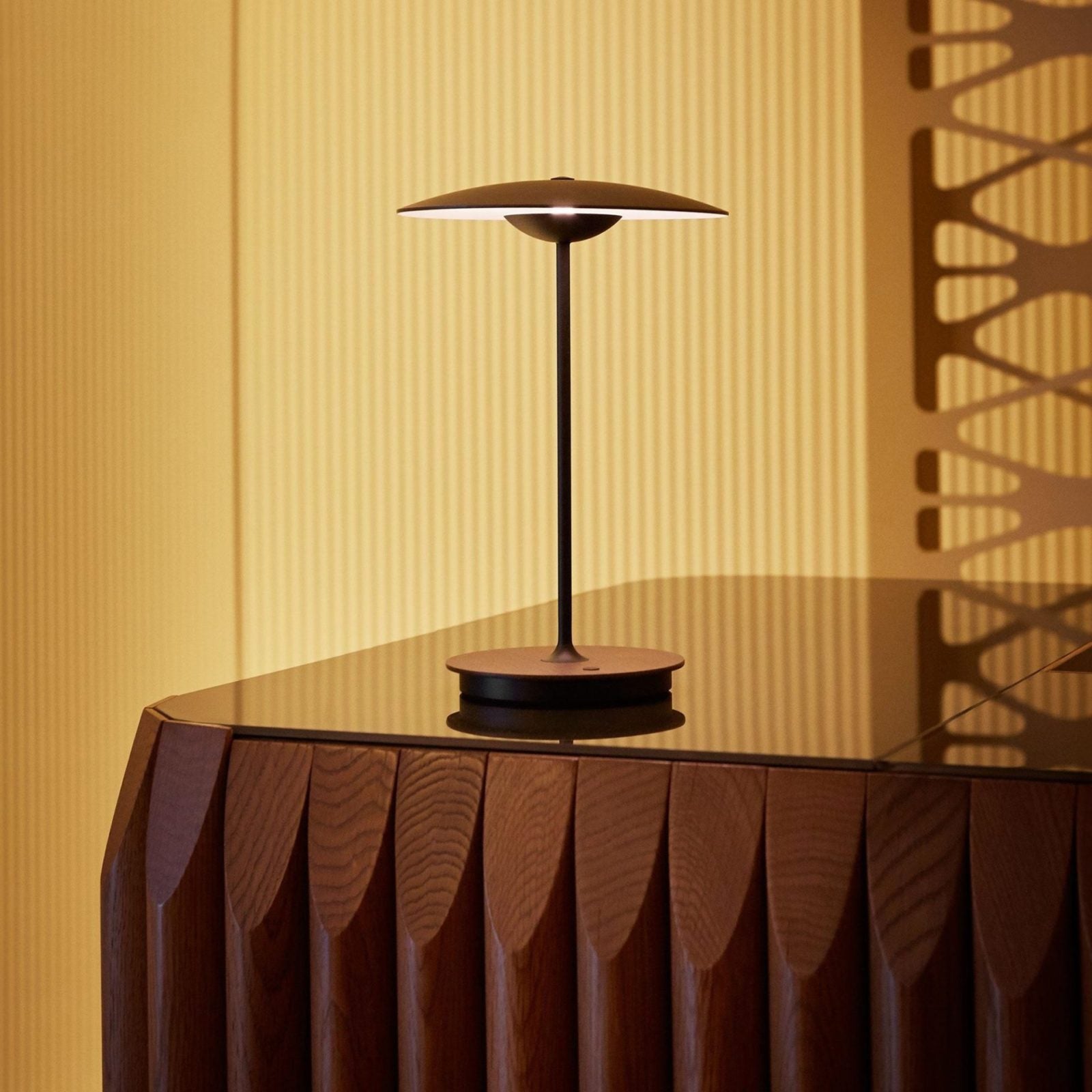 Elaarelia Table Light Slim Minimalist