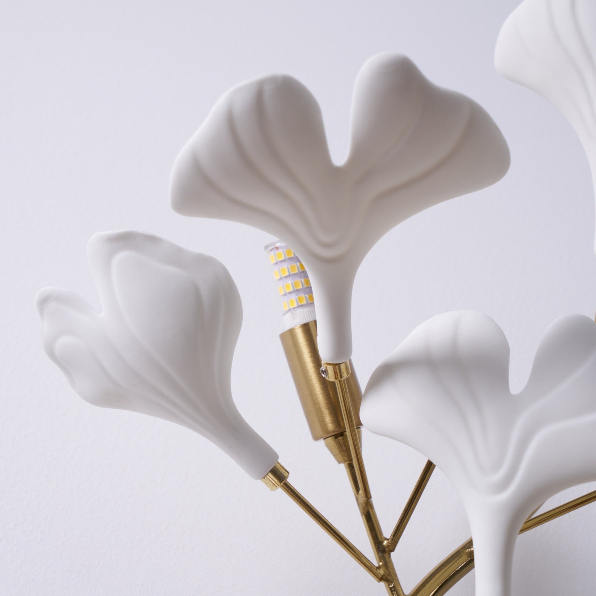 Oakes Postmodern Luxury Gingko Ceramics Wall Lamp