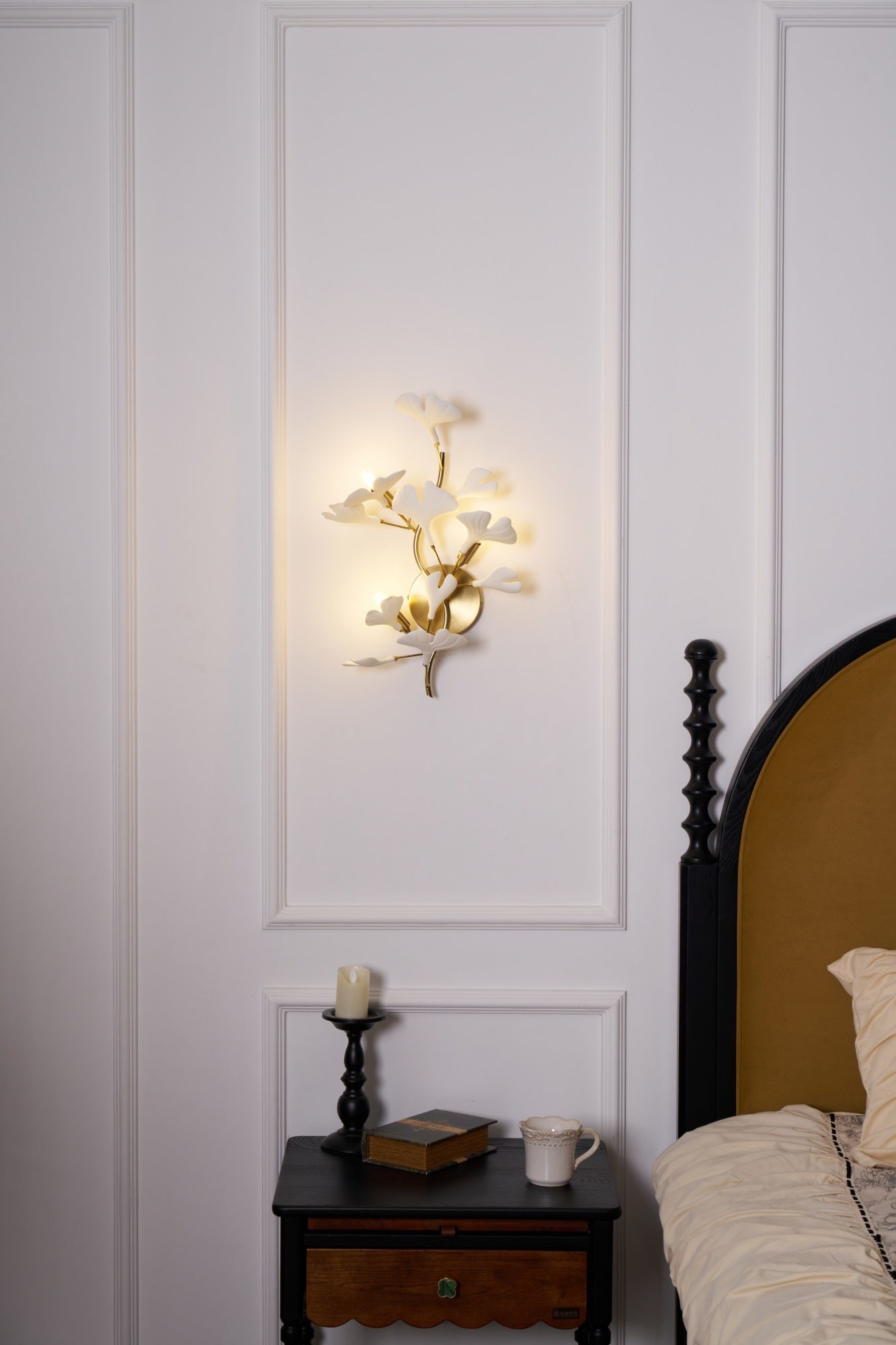 Oakes Postmodern Luxury Gingko Ceramics Wall Lamp