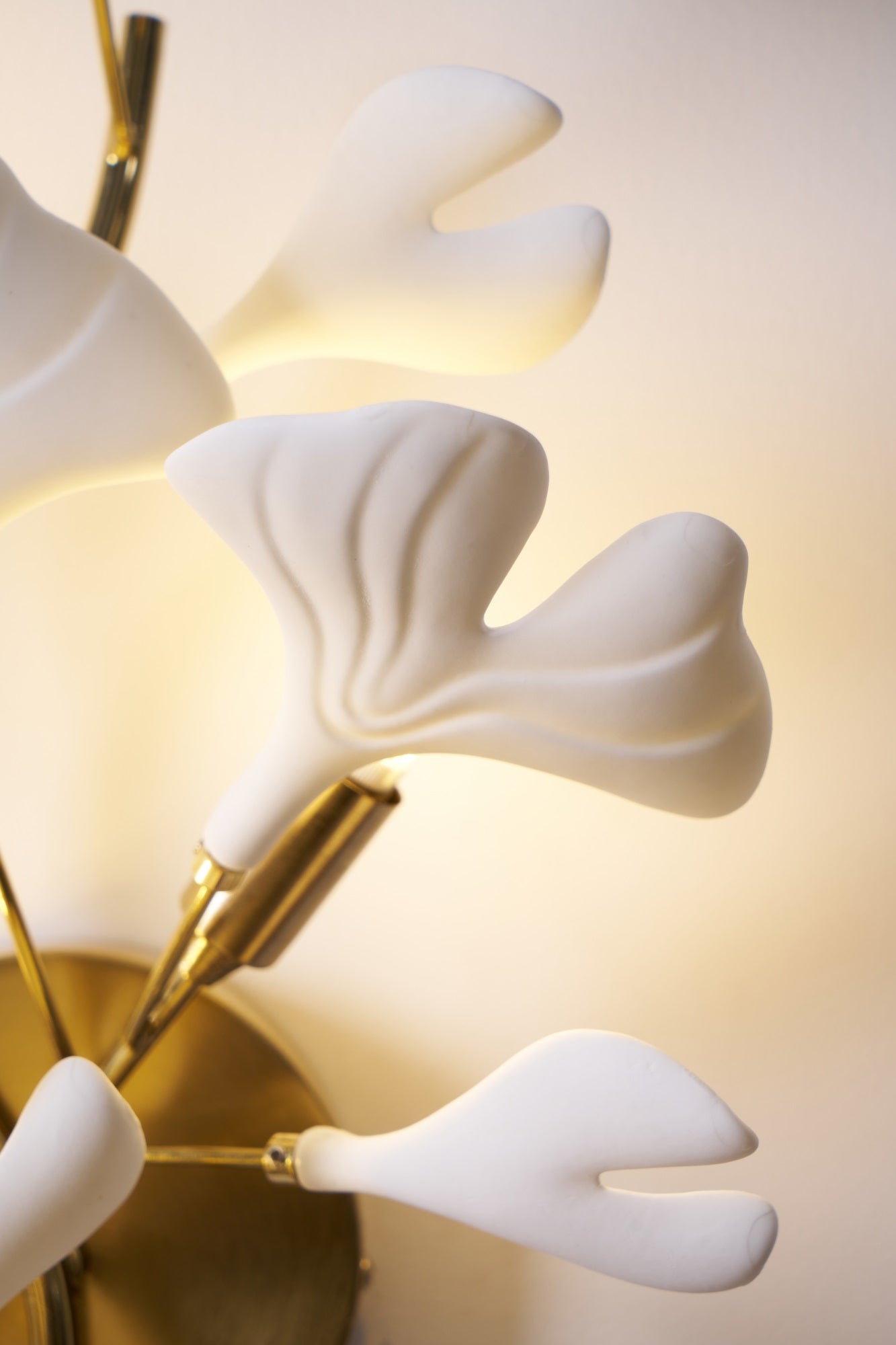 Oakes Postmodern Luxury Gingko Ceramics Wall Lamp