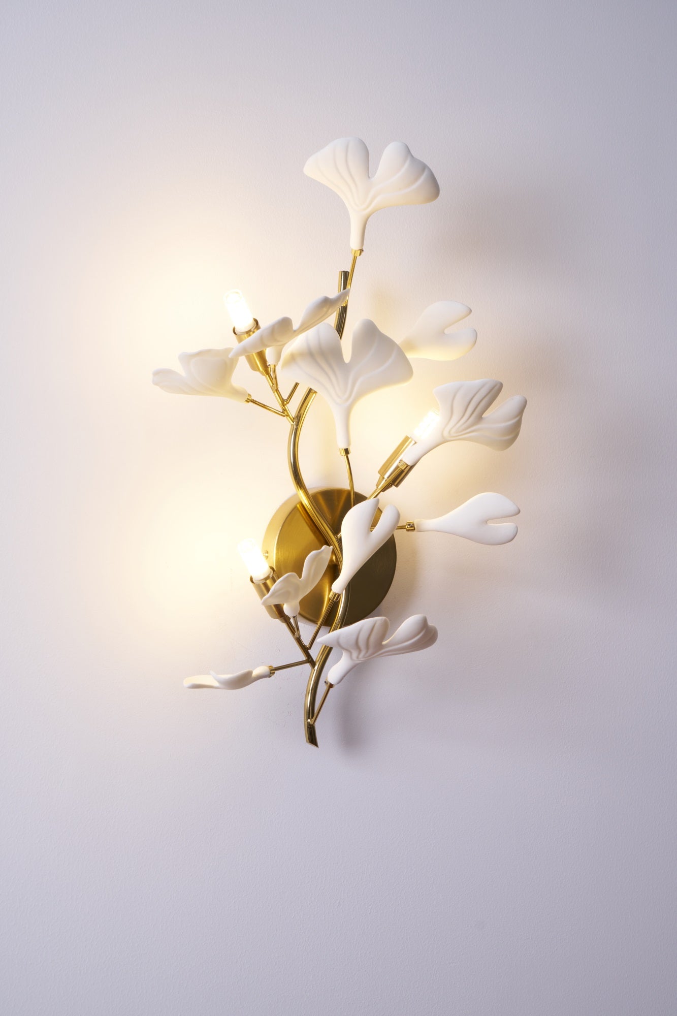 Oakes Postmodern Luxury Gingko Ceramics Wall Lamp