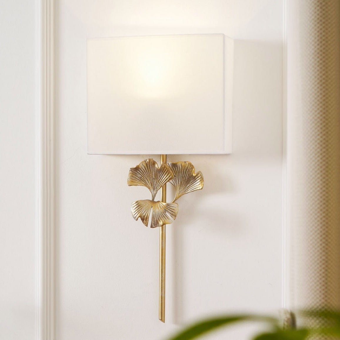 Silva Ginkgo Leaf Wall Lamp