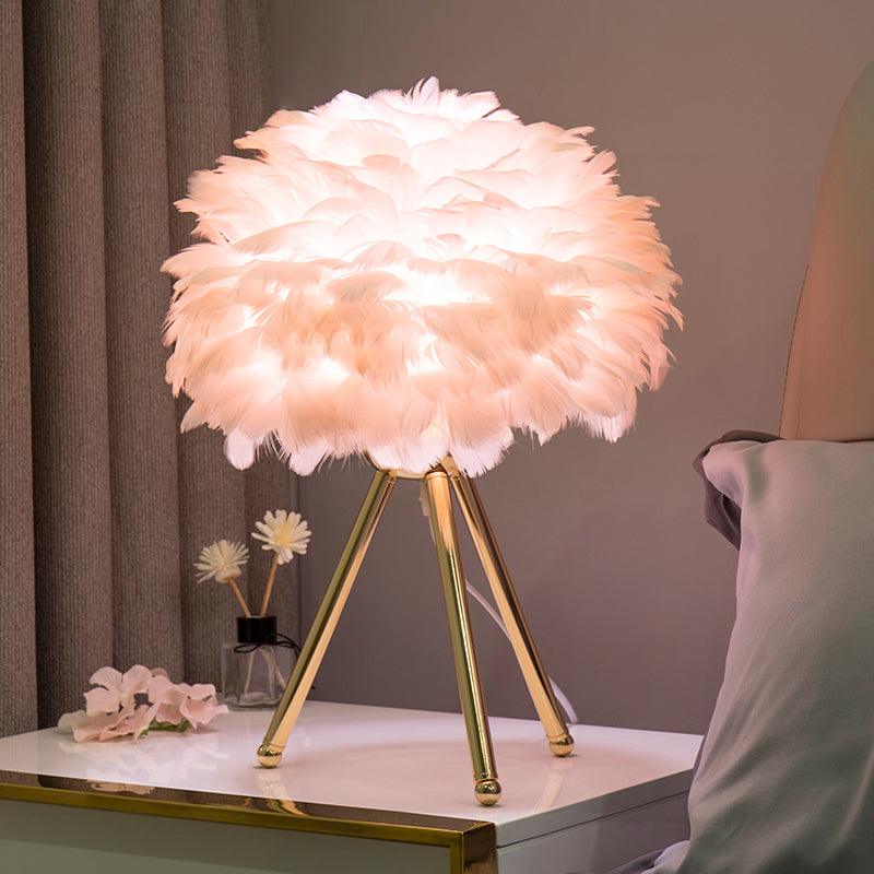 Nilo Feather Feminine Table Lamp - Neutral Decor