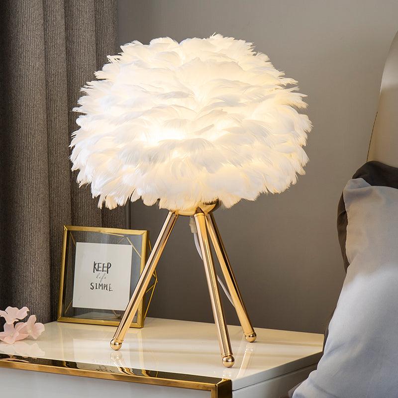 Nilo Feather Feminine Table Lamp - Neutral Decor