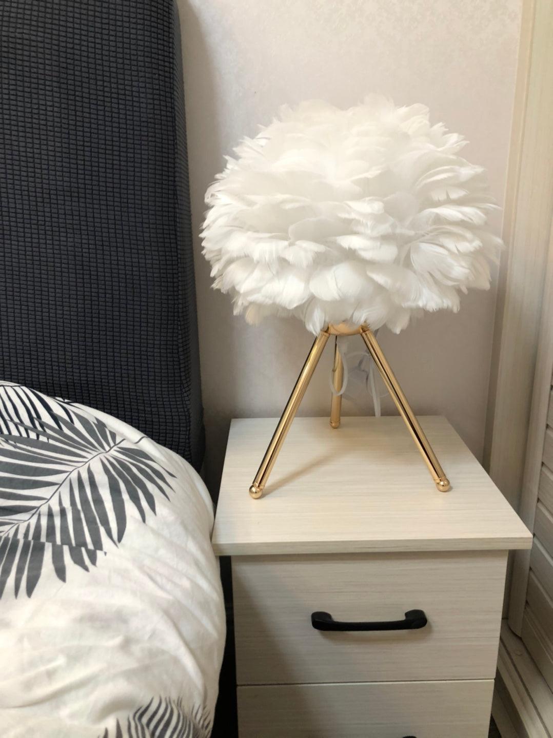 Nilo Feather Feminine Table Lamp - Neutral Decor