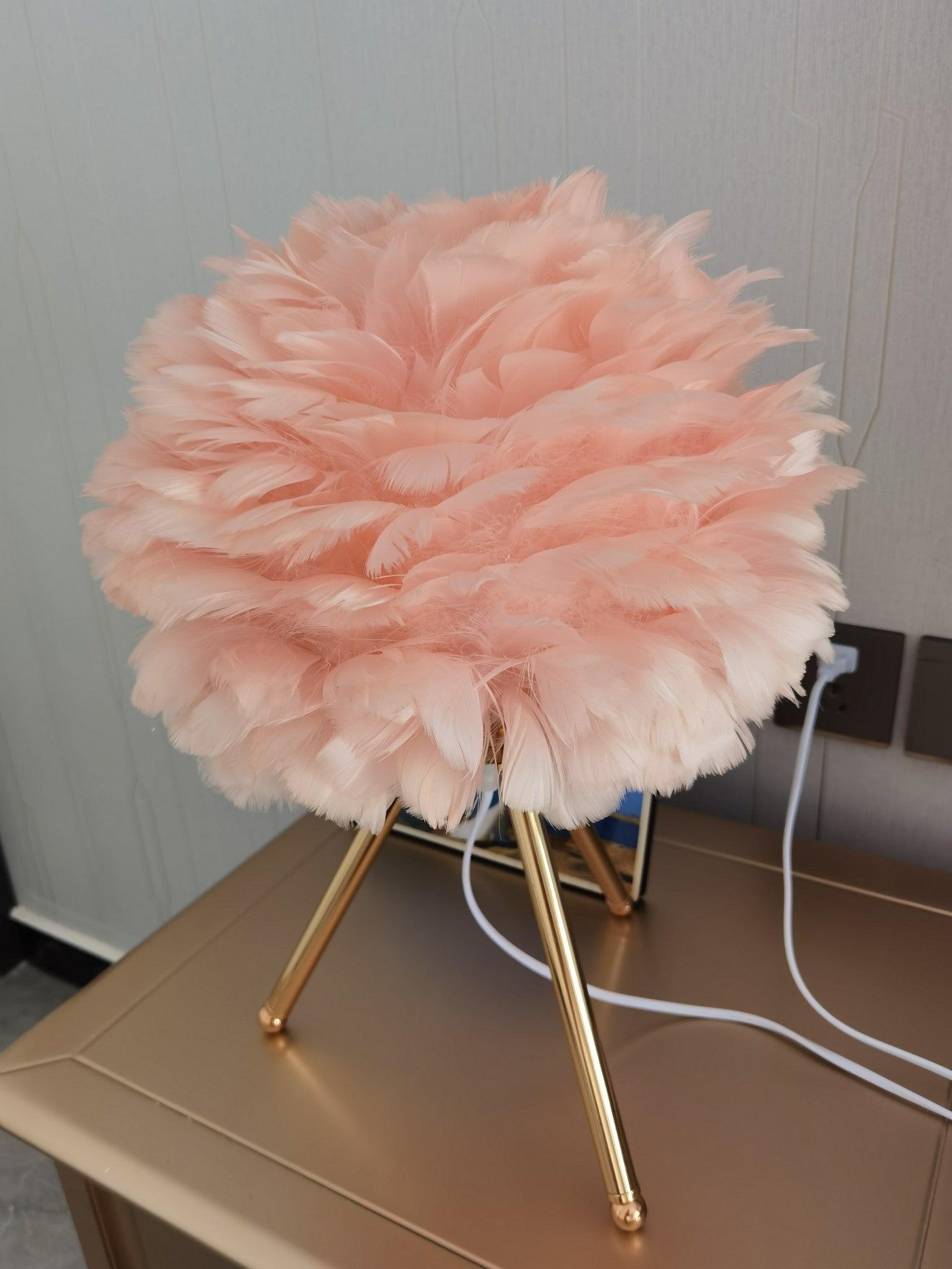 Nilo Feather Feminine Table Lamp - Neutral Decor