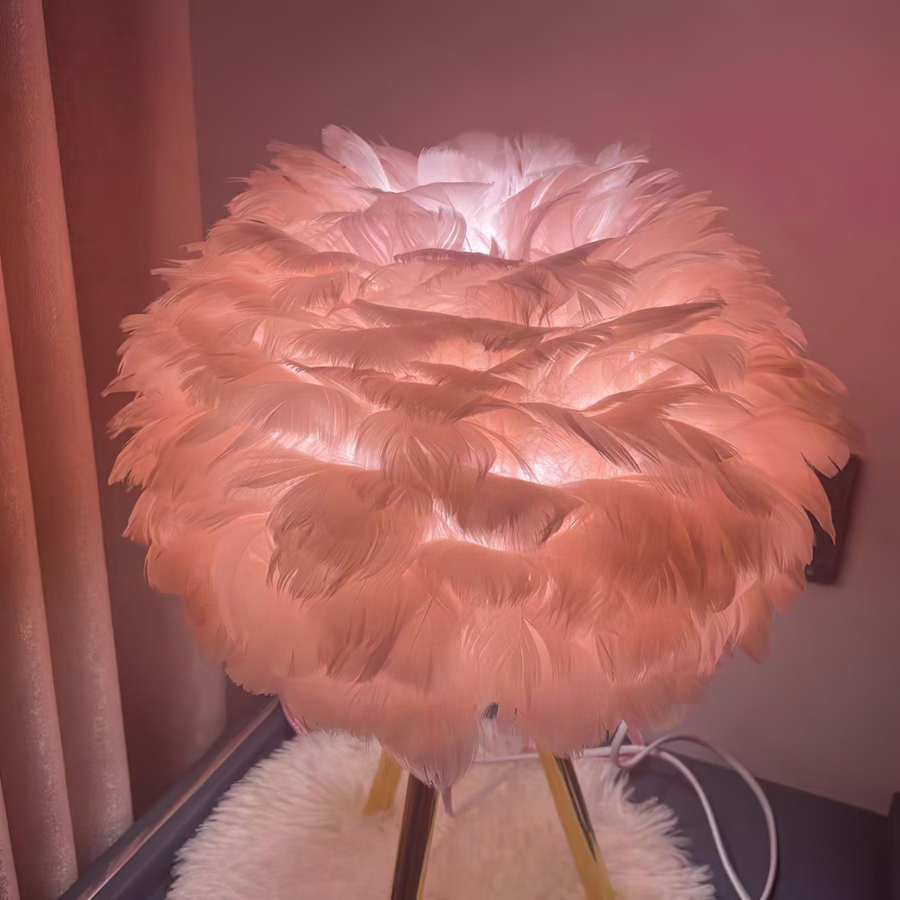 Nilo Feather Feminine Table Lamp - Neutral Decor
