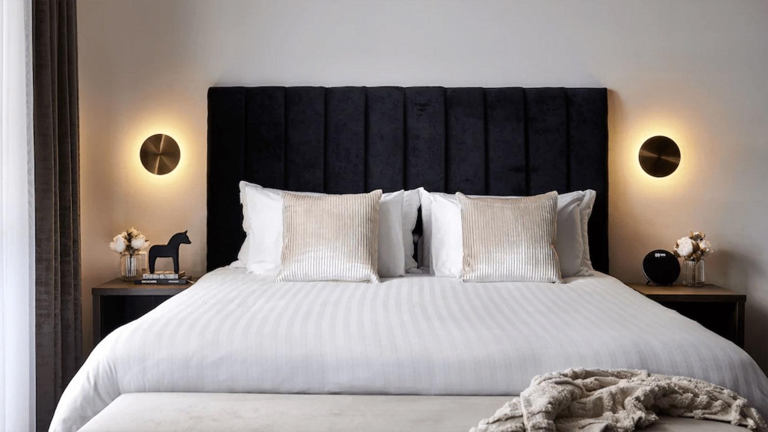 Phelan Brass Minimalist Wall Lamp
