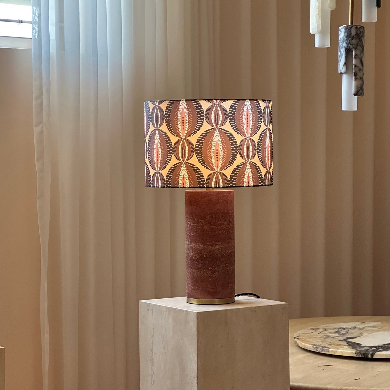 Avenanette Table Lamp