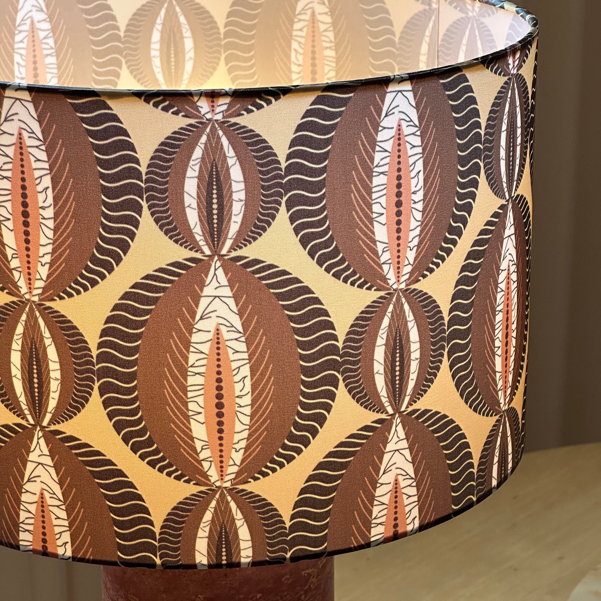 Avenanette Table Lamp