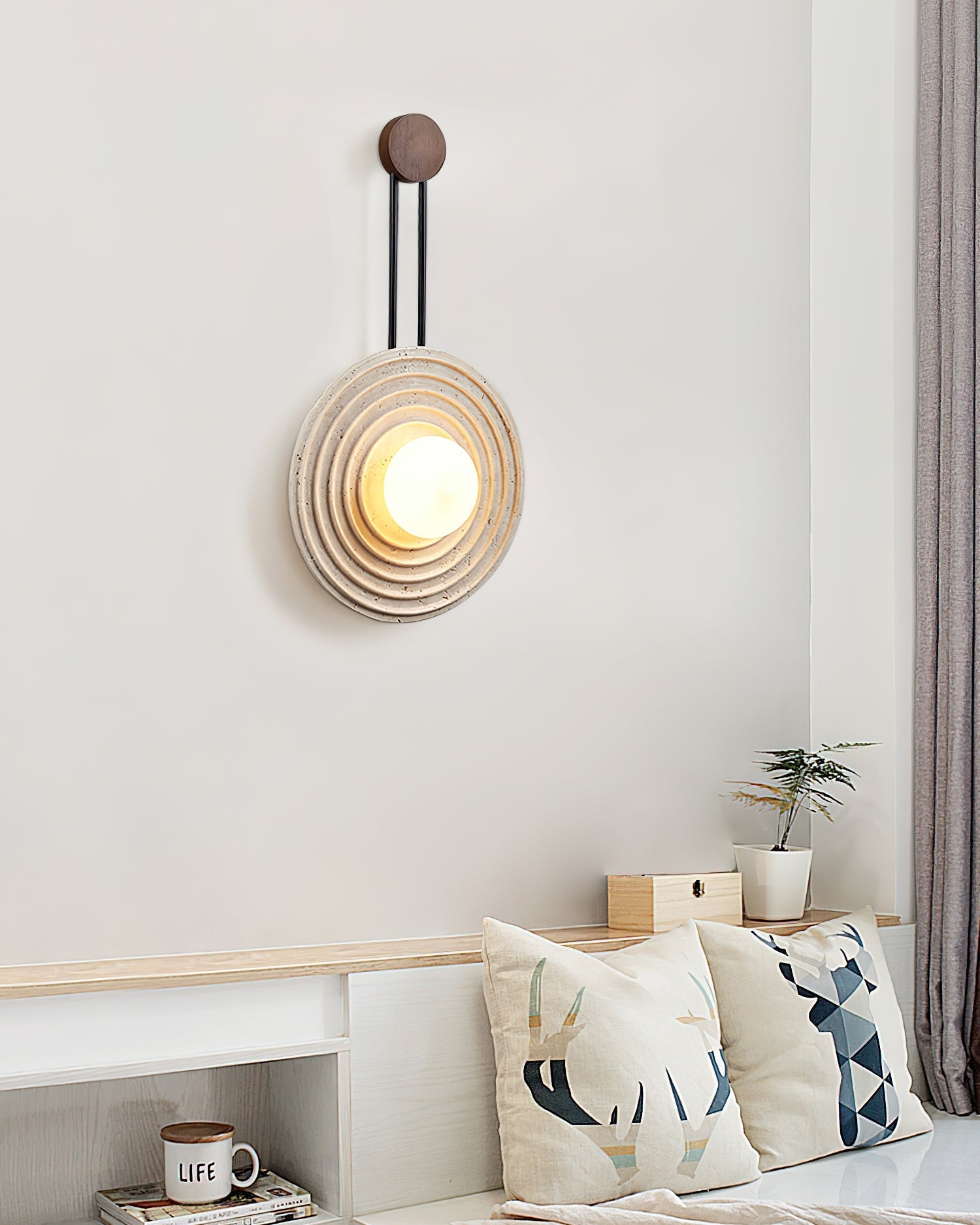 Isoror Spiral-Ring Travertine Wall Light