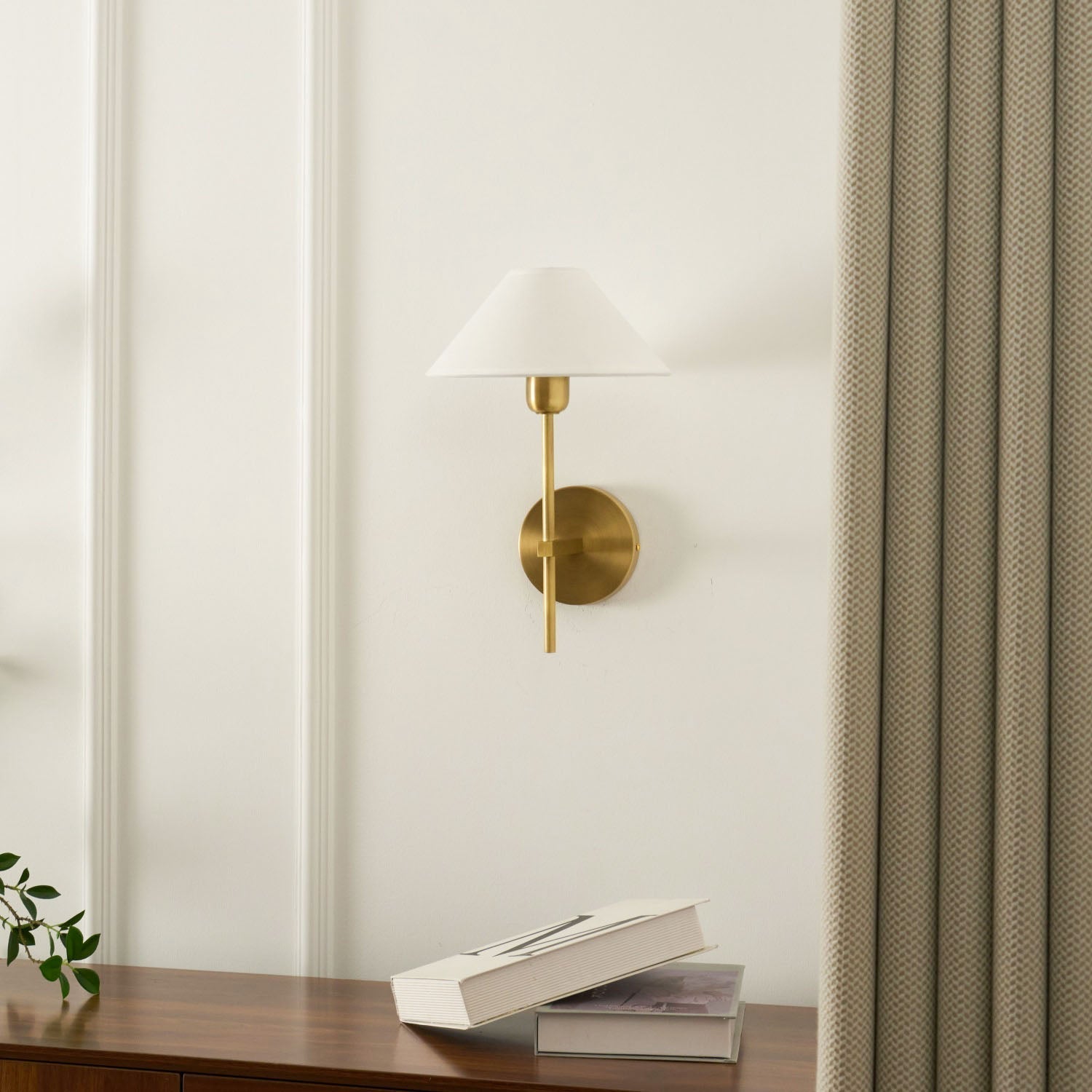 Orelisira Wall Lamp