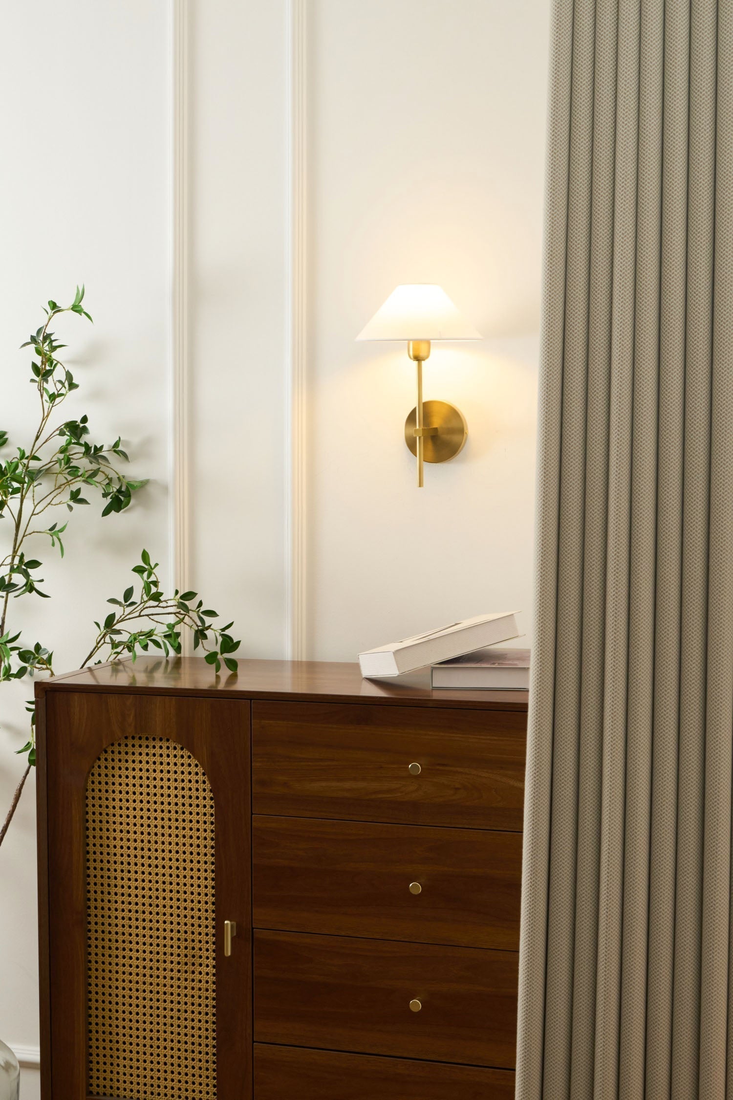 Orelisira Wall Lamp