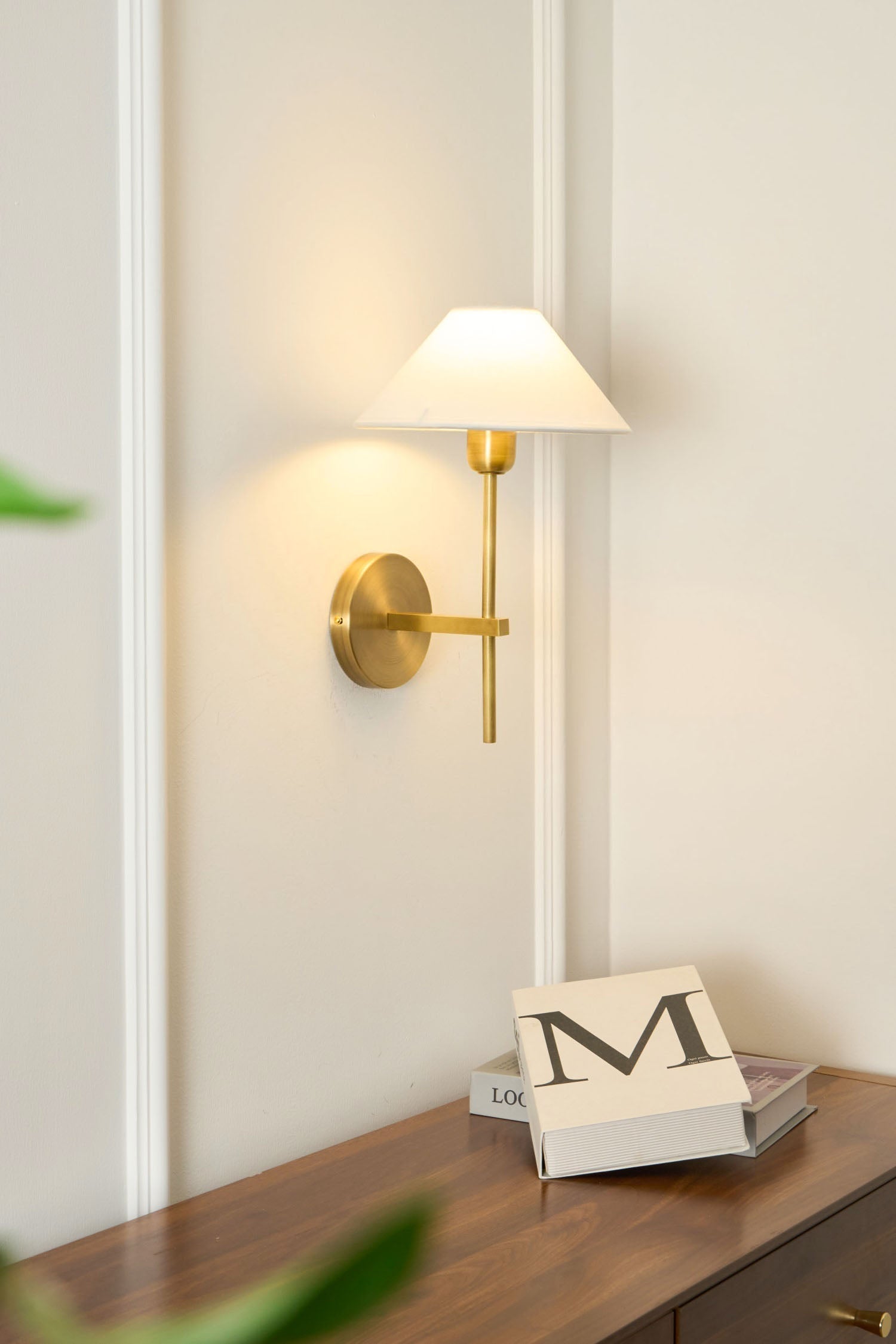 Orelisira Wall Lamp