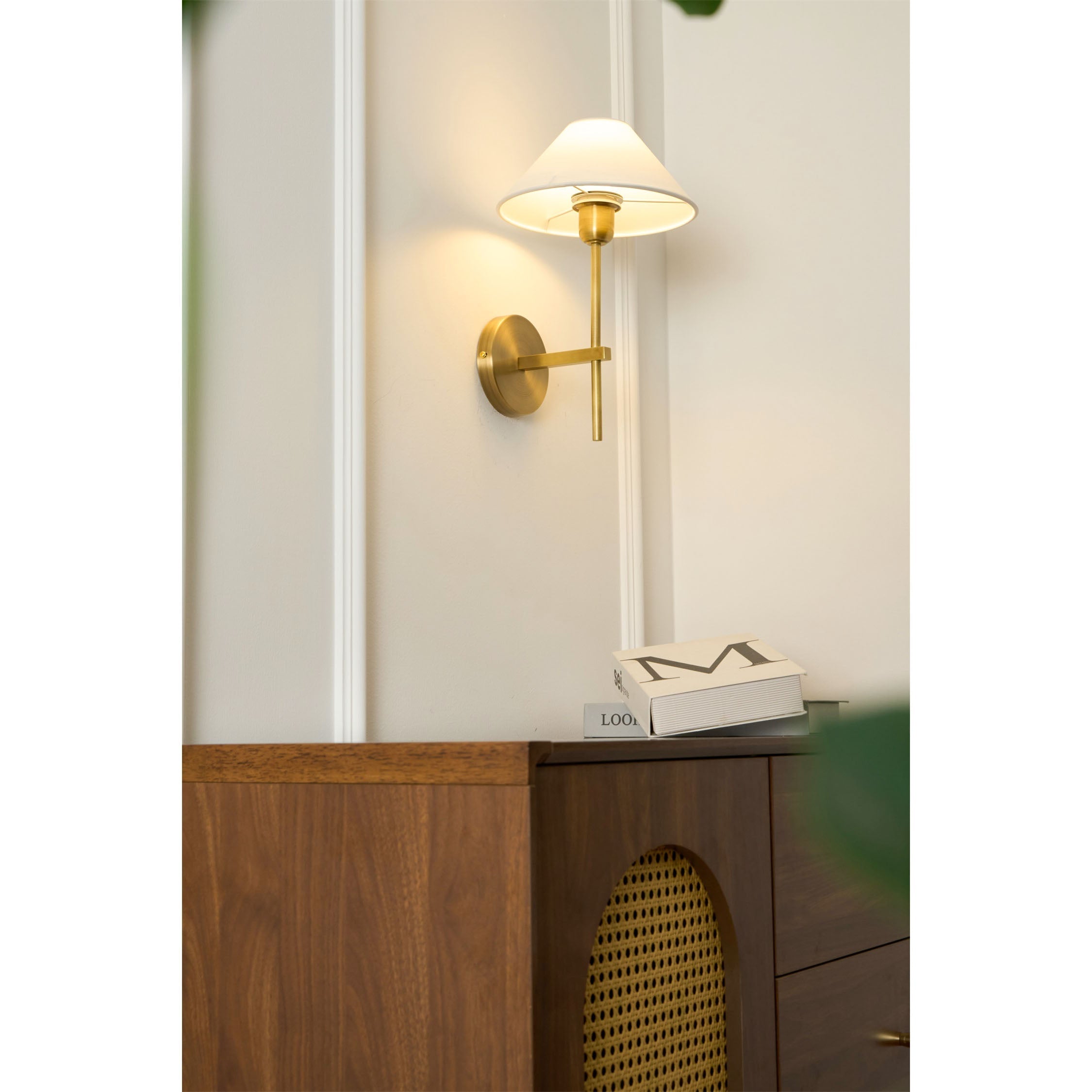 Orelisira Wall Lamp