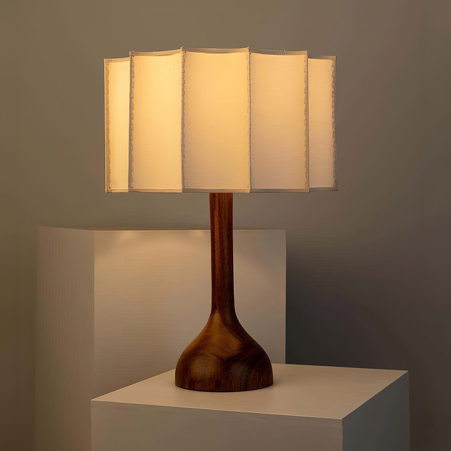 Livenq Wood Fabric Retro Table Lamp