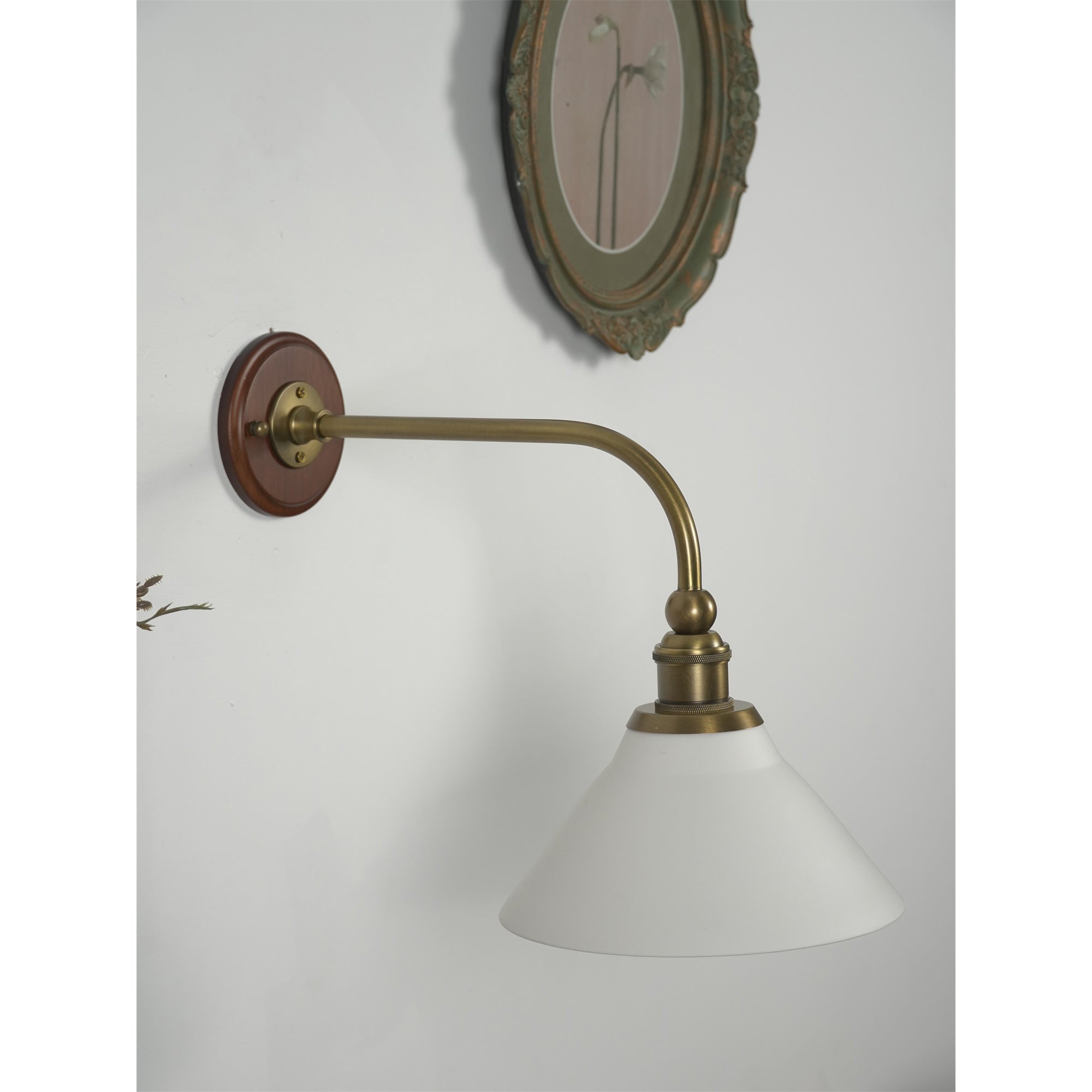 Liorivenne Wall Lamp