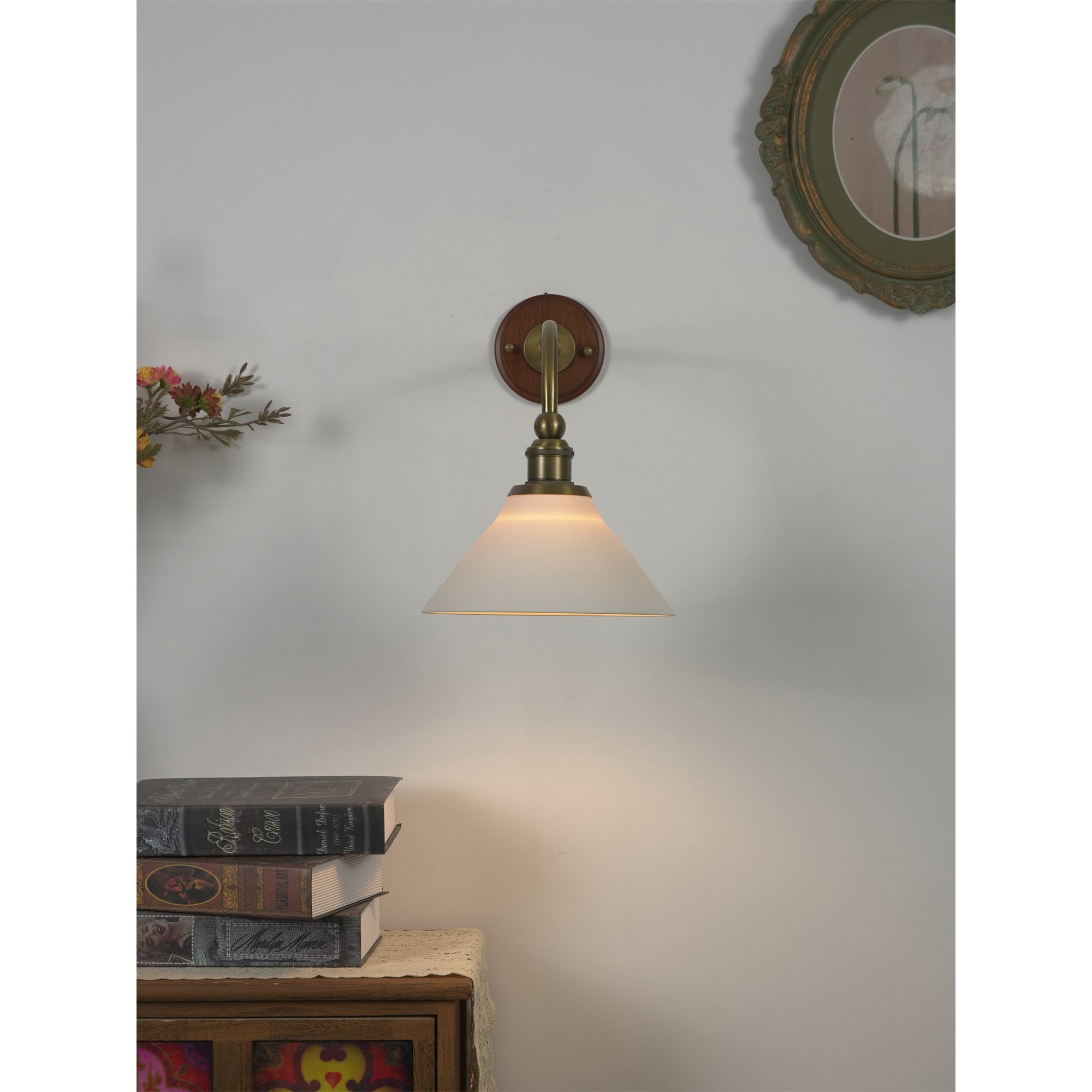 Liorivenne Wall Lamp