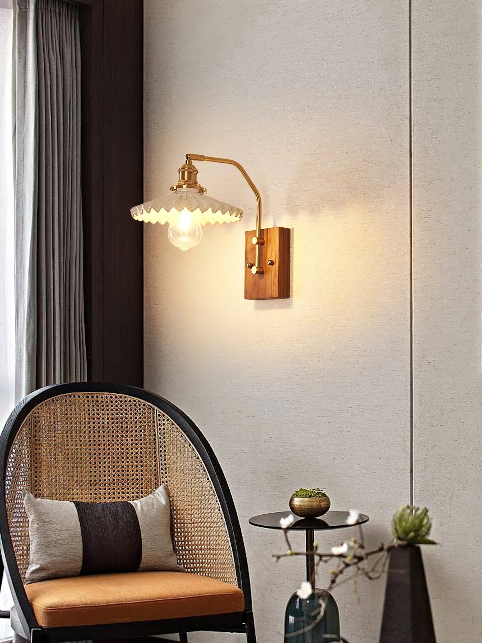 Umeris Elegance Vintage Walnut Wall Lamp