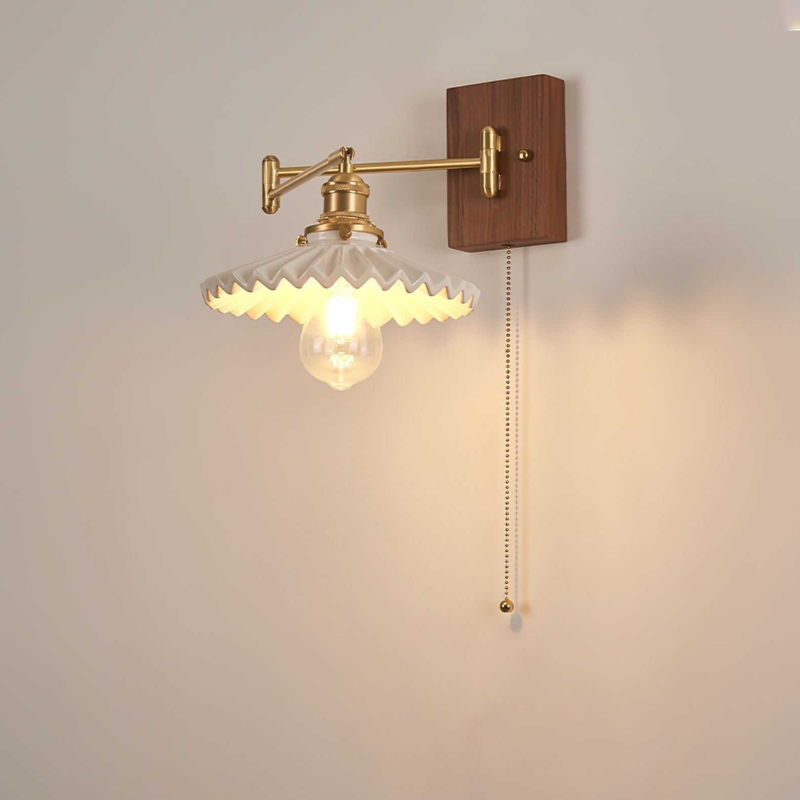 Umeris Elegance Vintage Walnut Wall Lamp