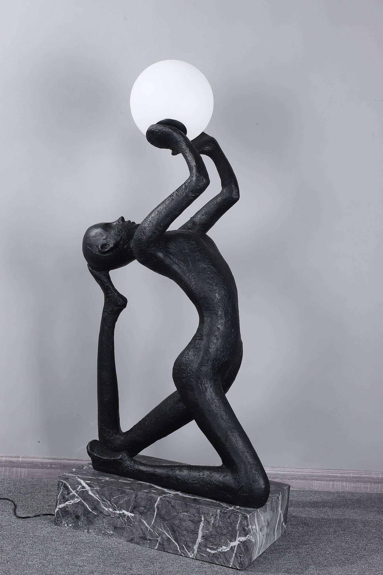 Evvinyra Contorted Black Floor Lamp
