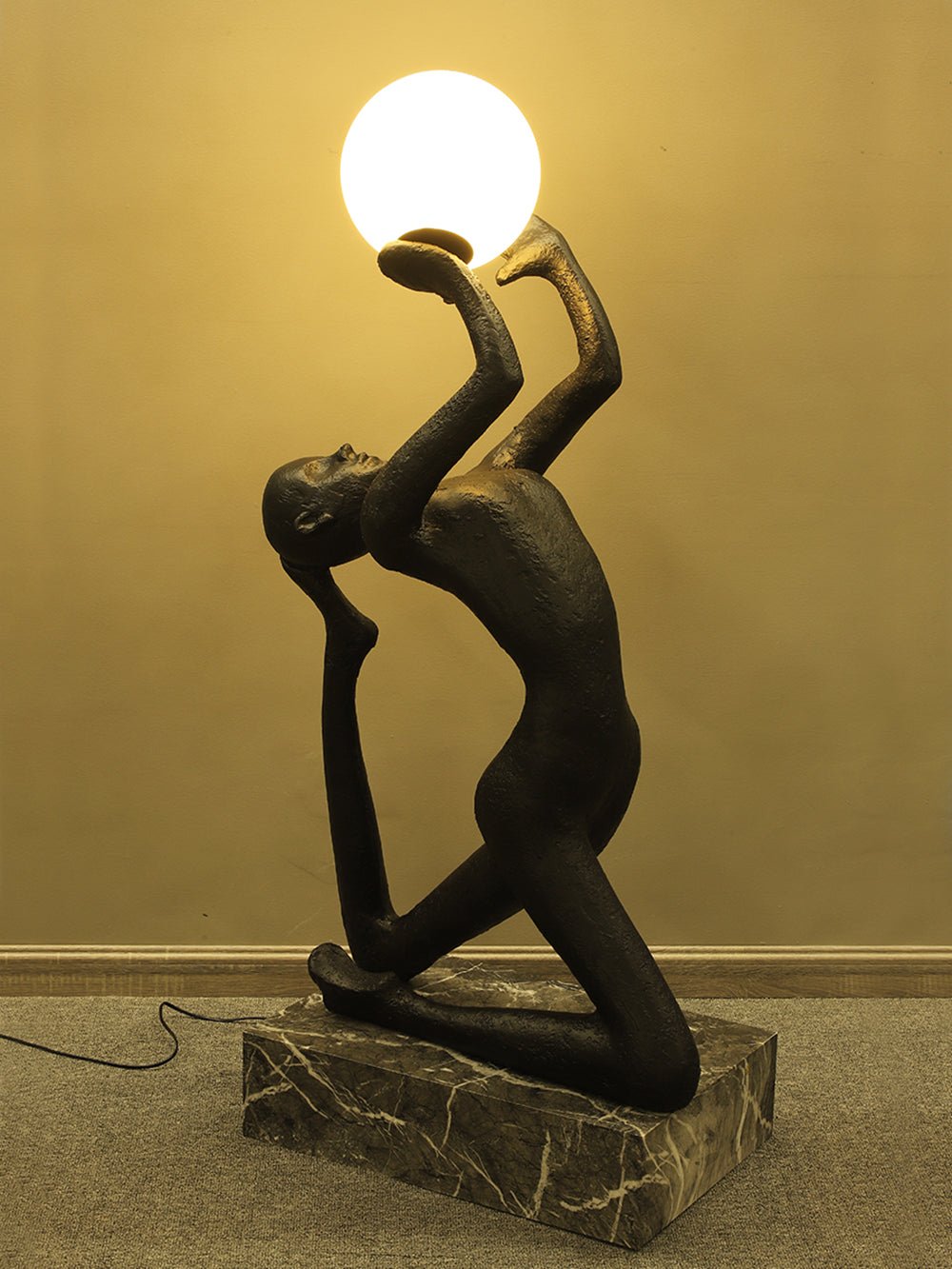 Evvinyra Contorted Black Floor Lamp
