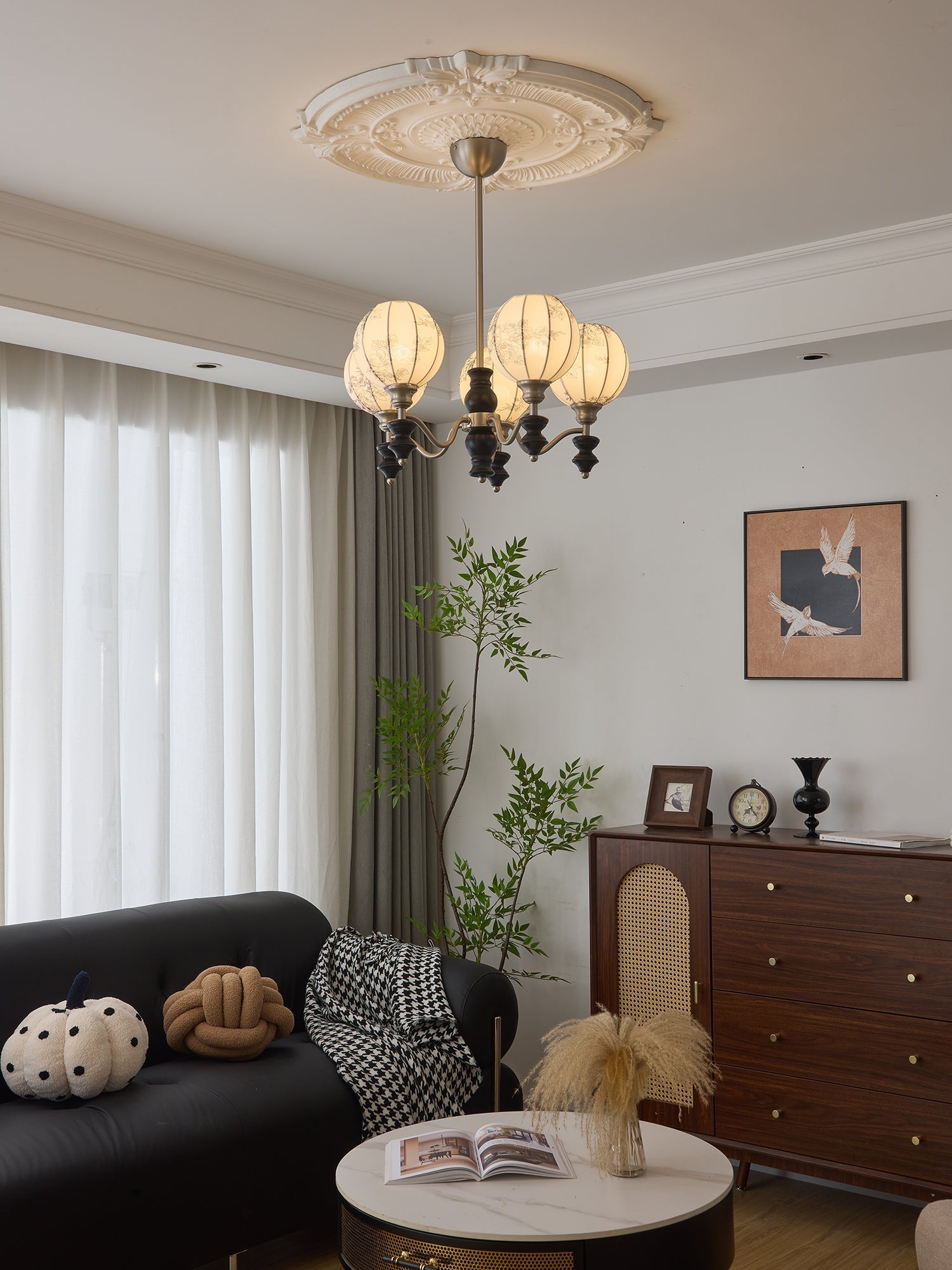Osilan Traditional Elegance Vintage Wood Chandelier
