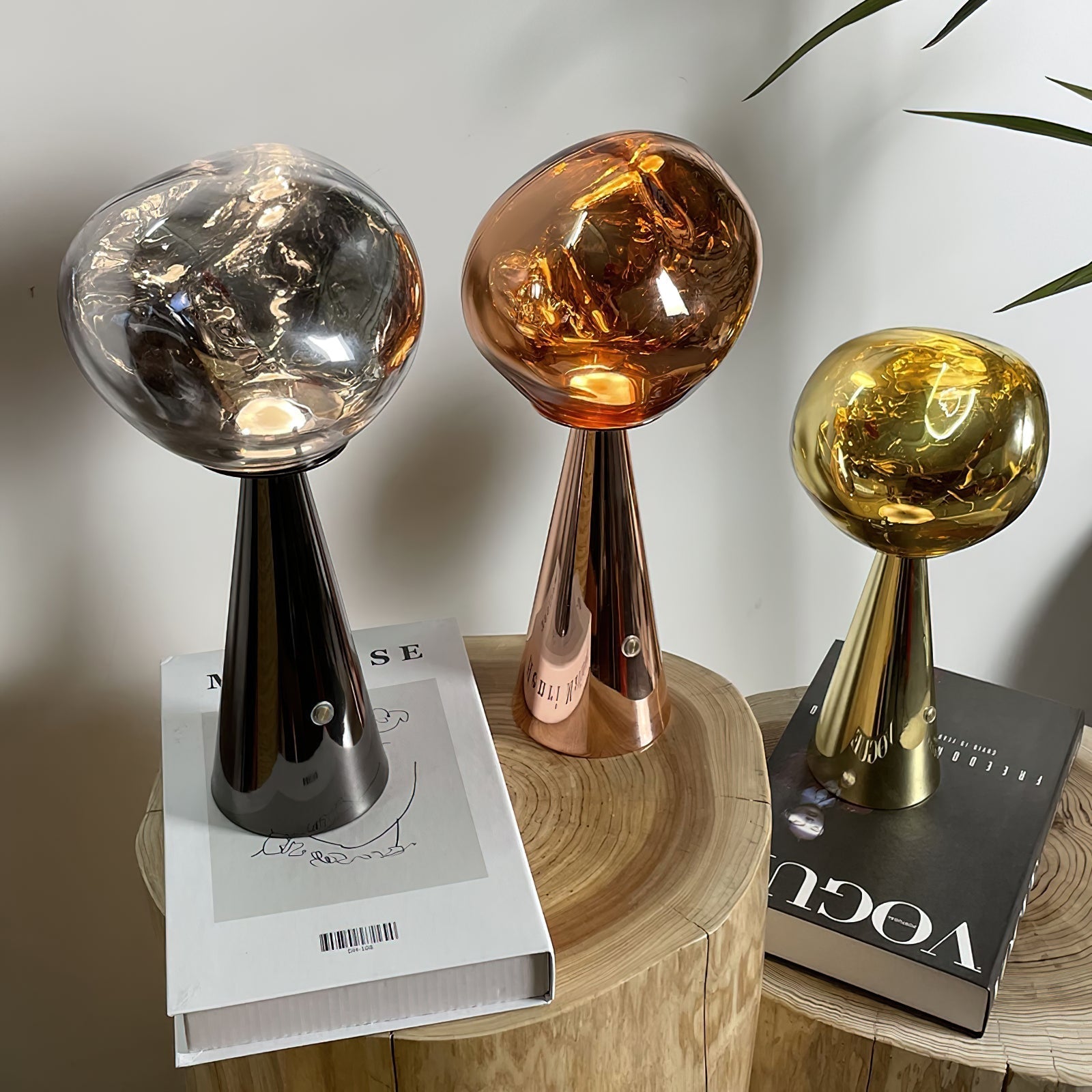 Dimza Modern Table Lamp