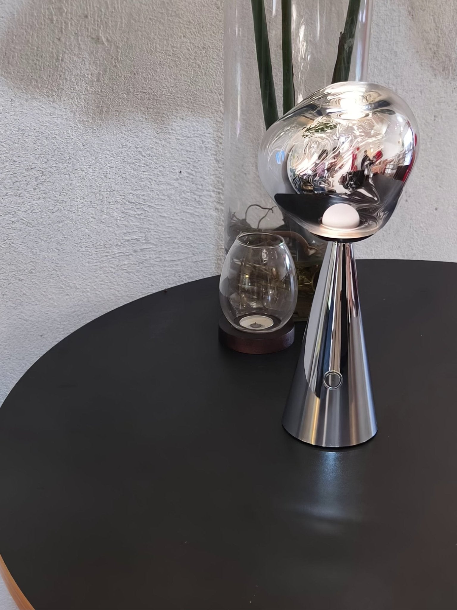Dimza Modern Table Lamp