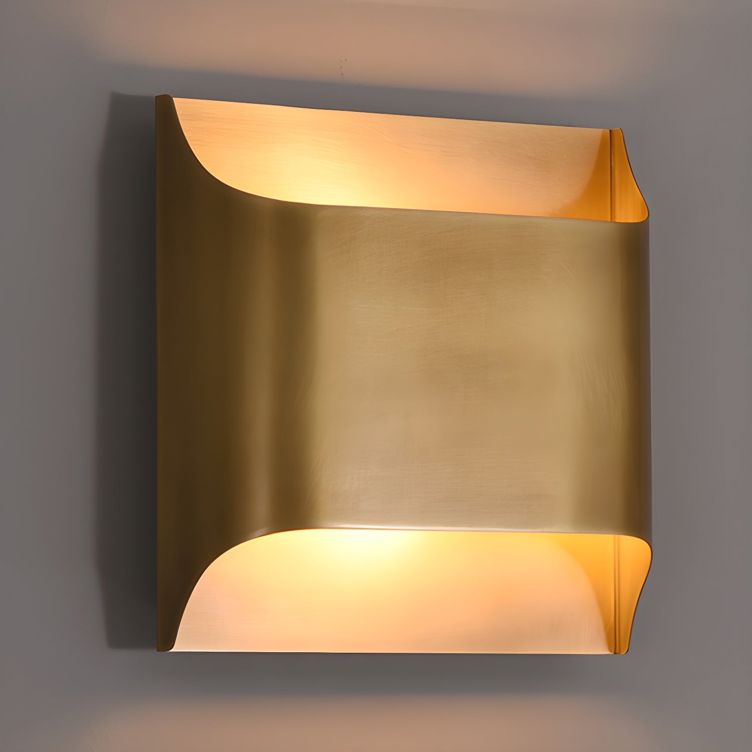 Hardy Nordic Art Brass Wall Lamp