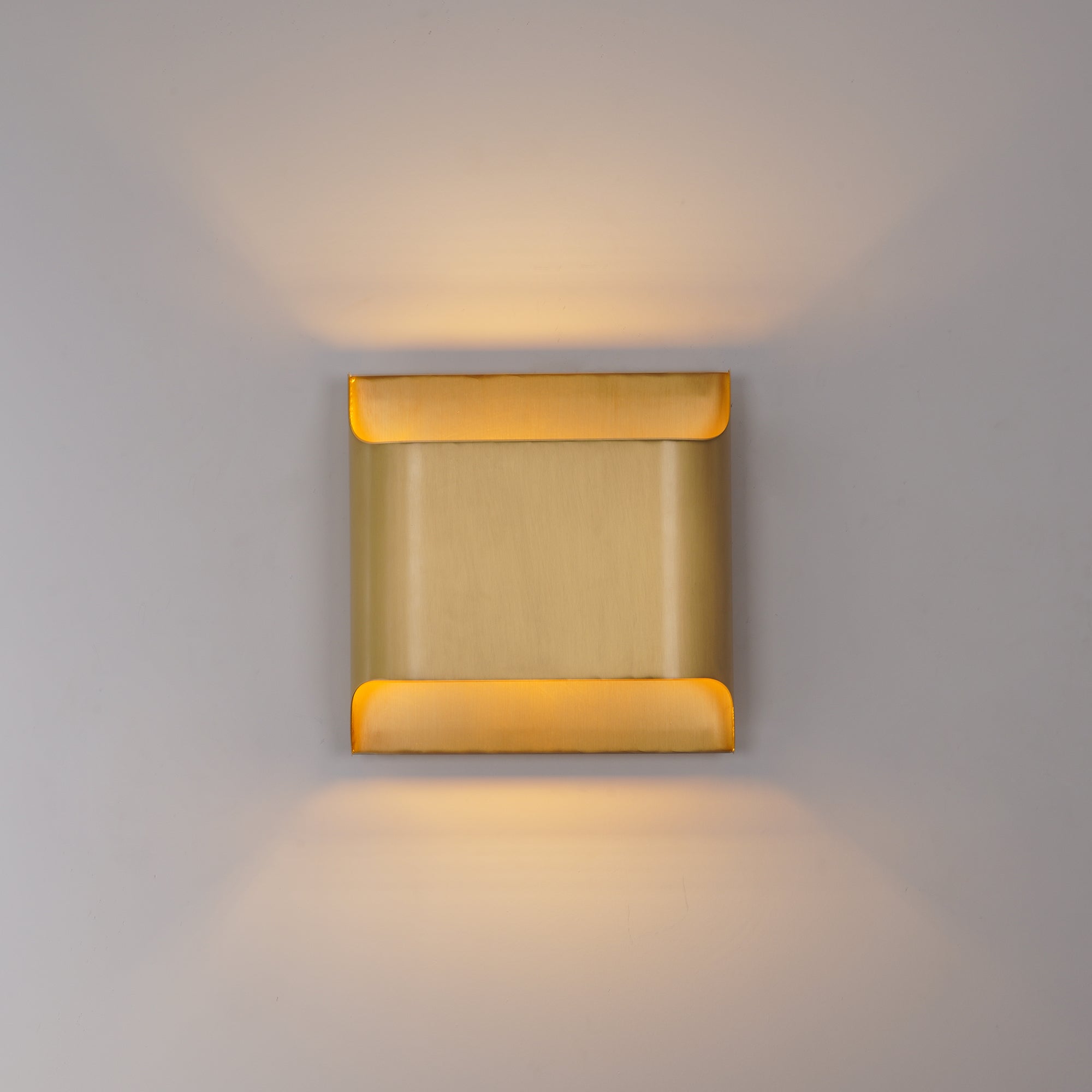 Hardy Nordic Art Brass Wall Lamp