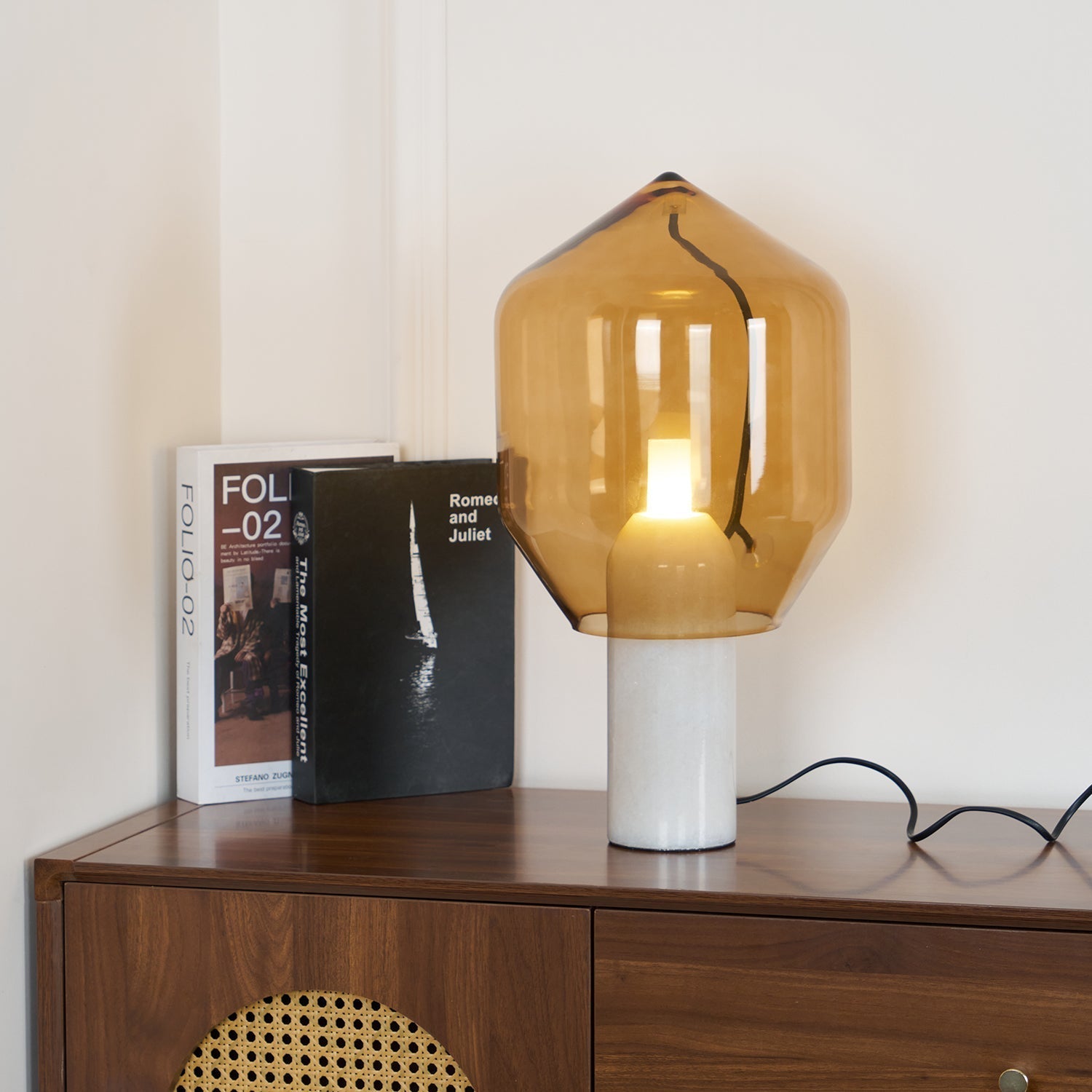 Vihls Modern Marble Table Lamp