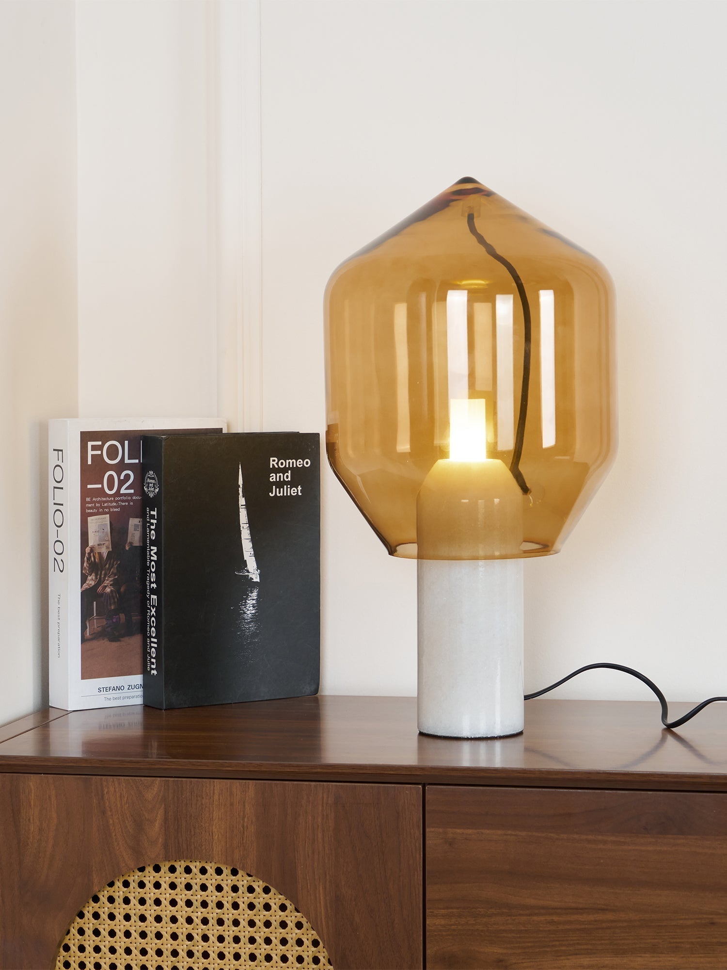 Vihls Modern Marble Table Lamp
