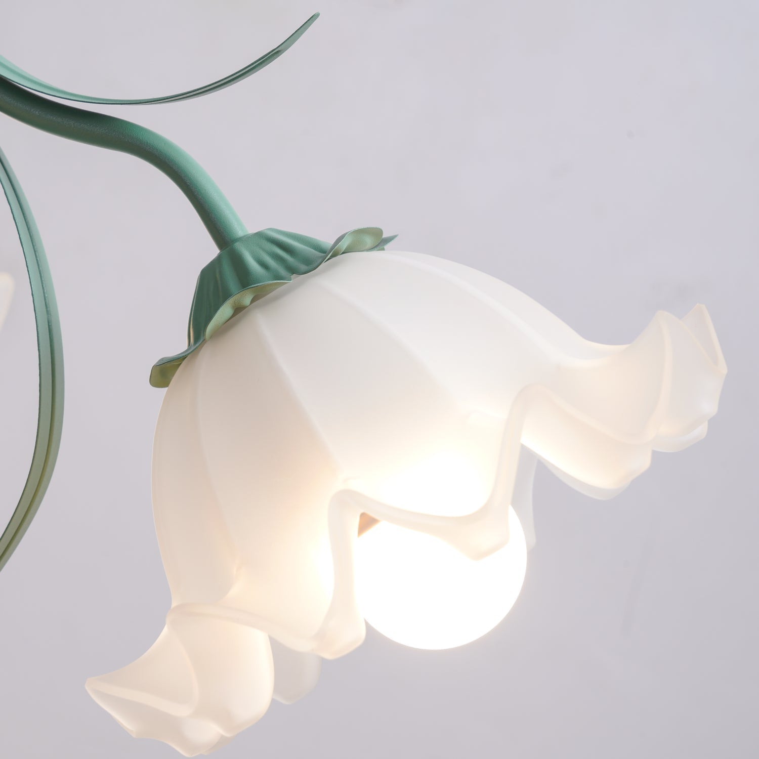 Evren Chandelier Flower with Petals and Leaves