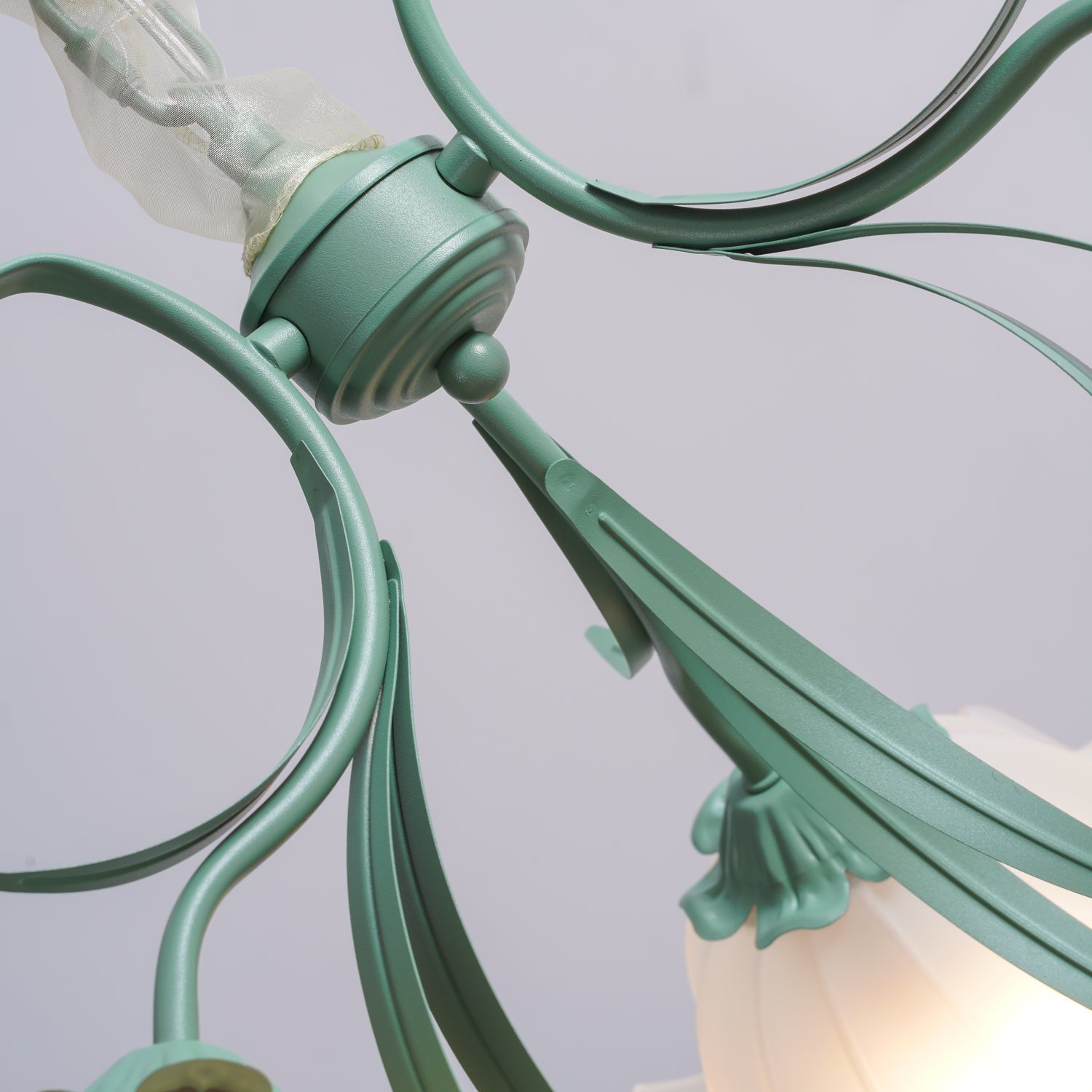 Evren Chandelier Flower with Petals and Leaves