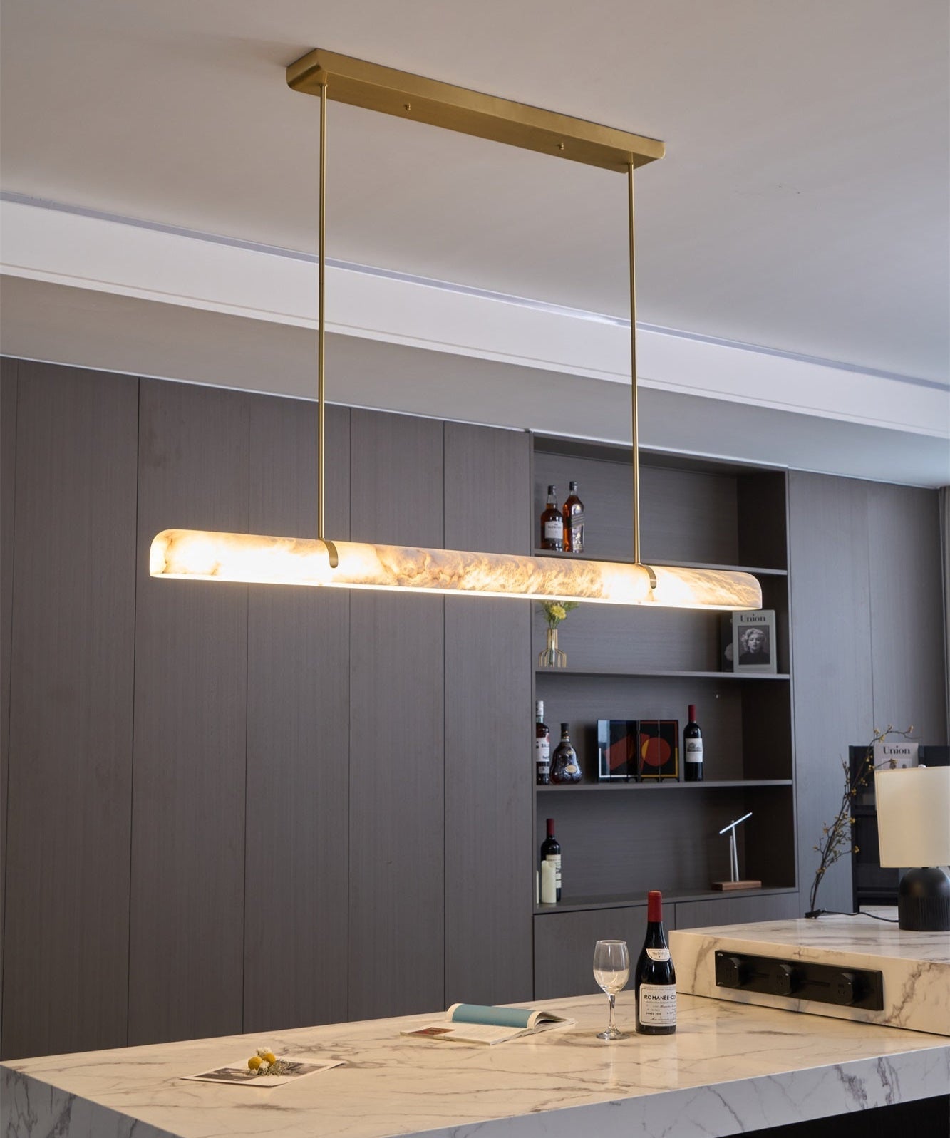 Ilraea Linear Alabaster Pendant